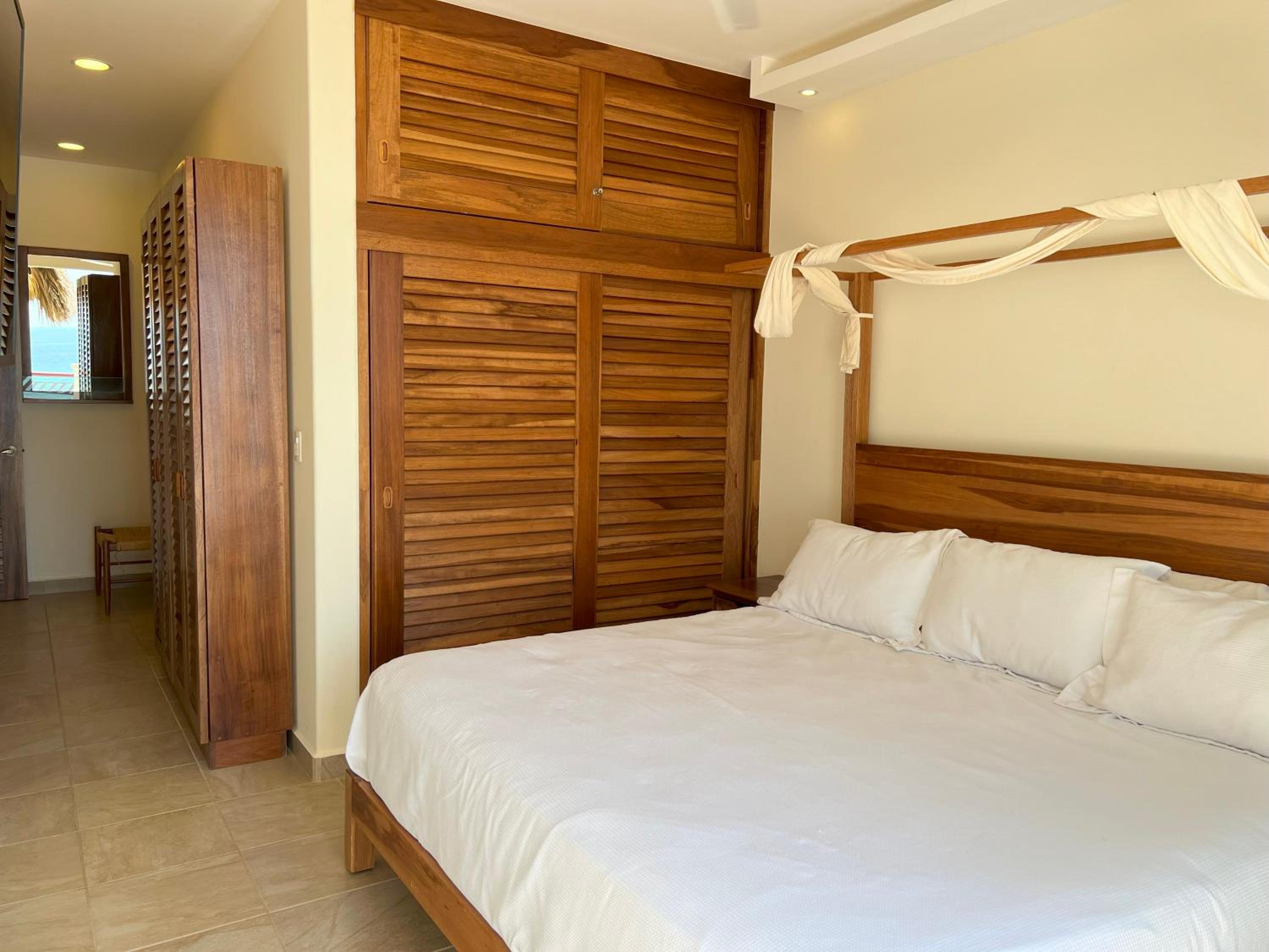 Beachfront in a peaceful Resort 8mi from Puerto Escondido