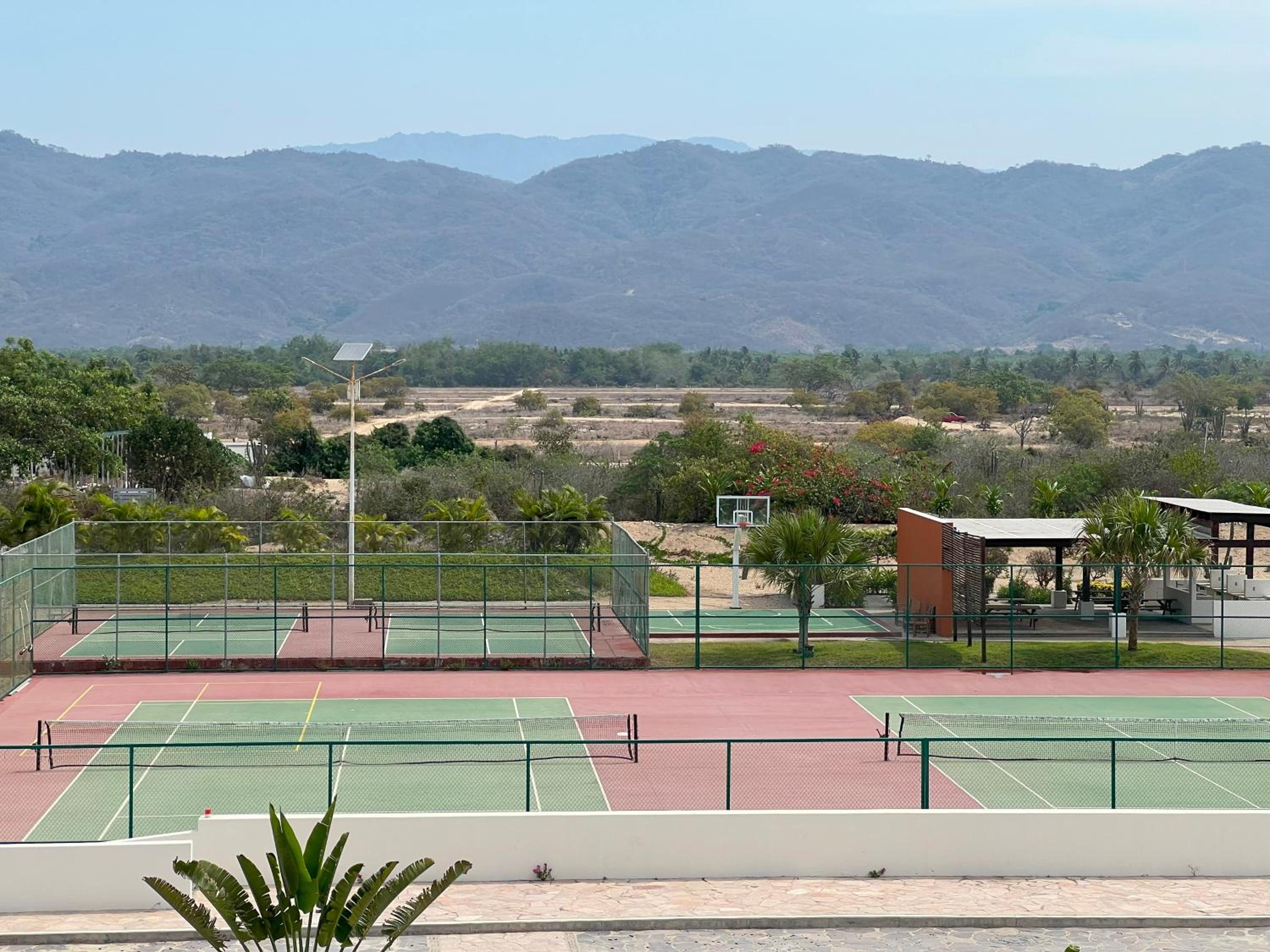 Beachfront in a peaceful Resort 8mi from Puerto Escondido