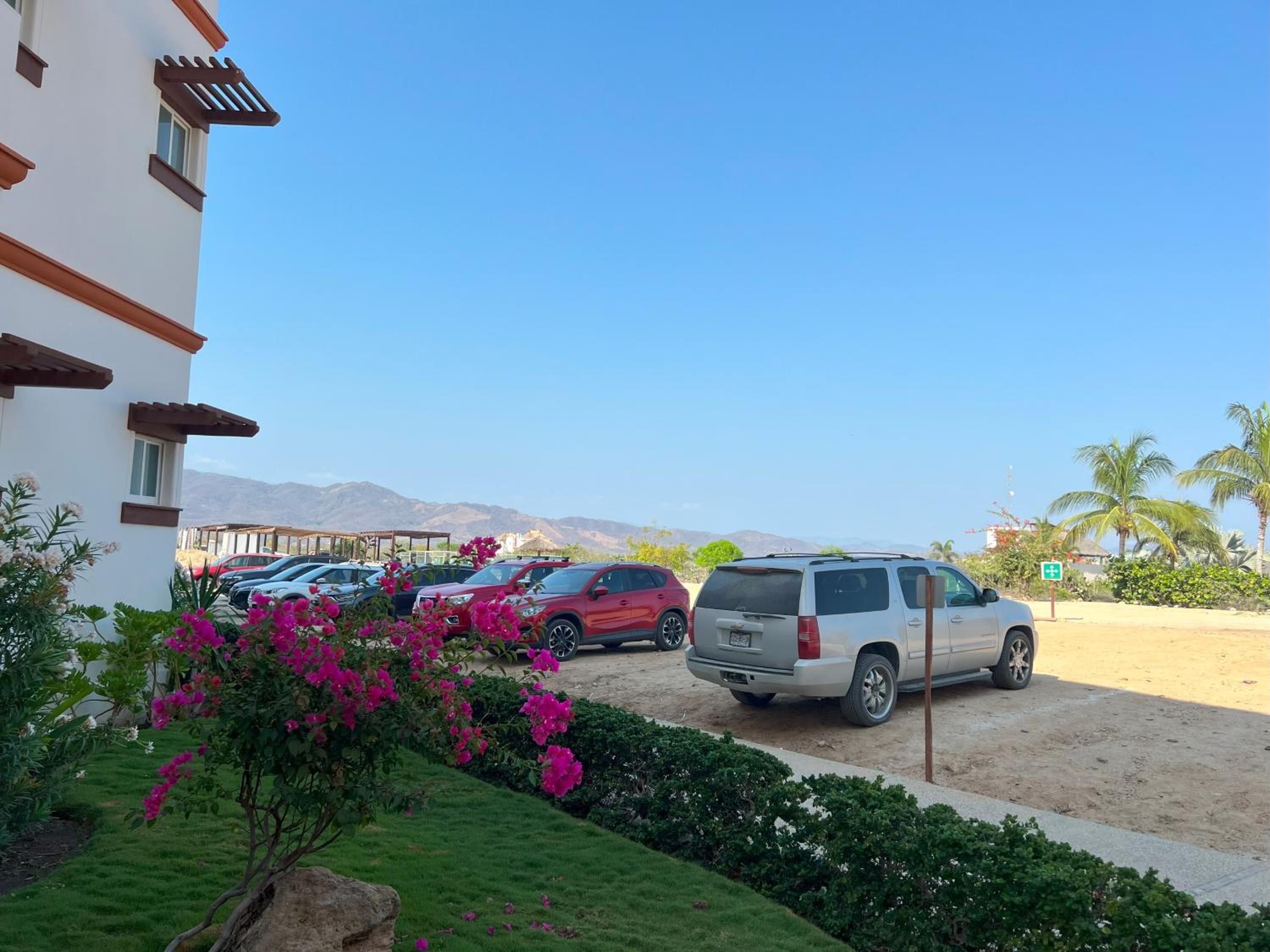 Beachfront in a peaceful Resort 8mi from Puerto Escondido