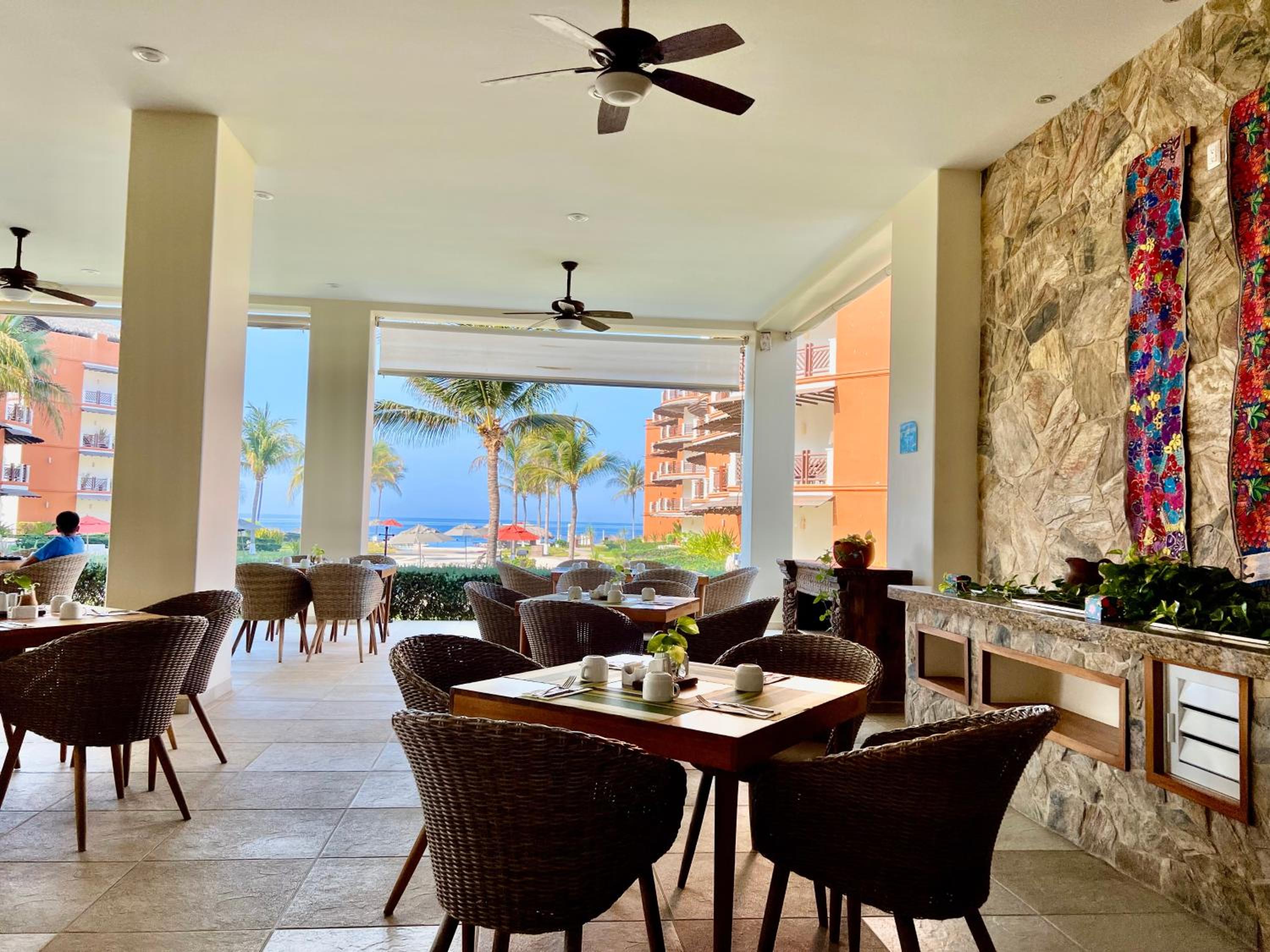 Beachfront in a peaceful Resort 8mi from Puerto Escondido