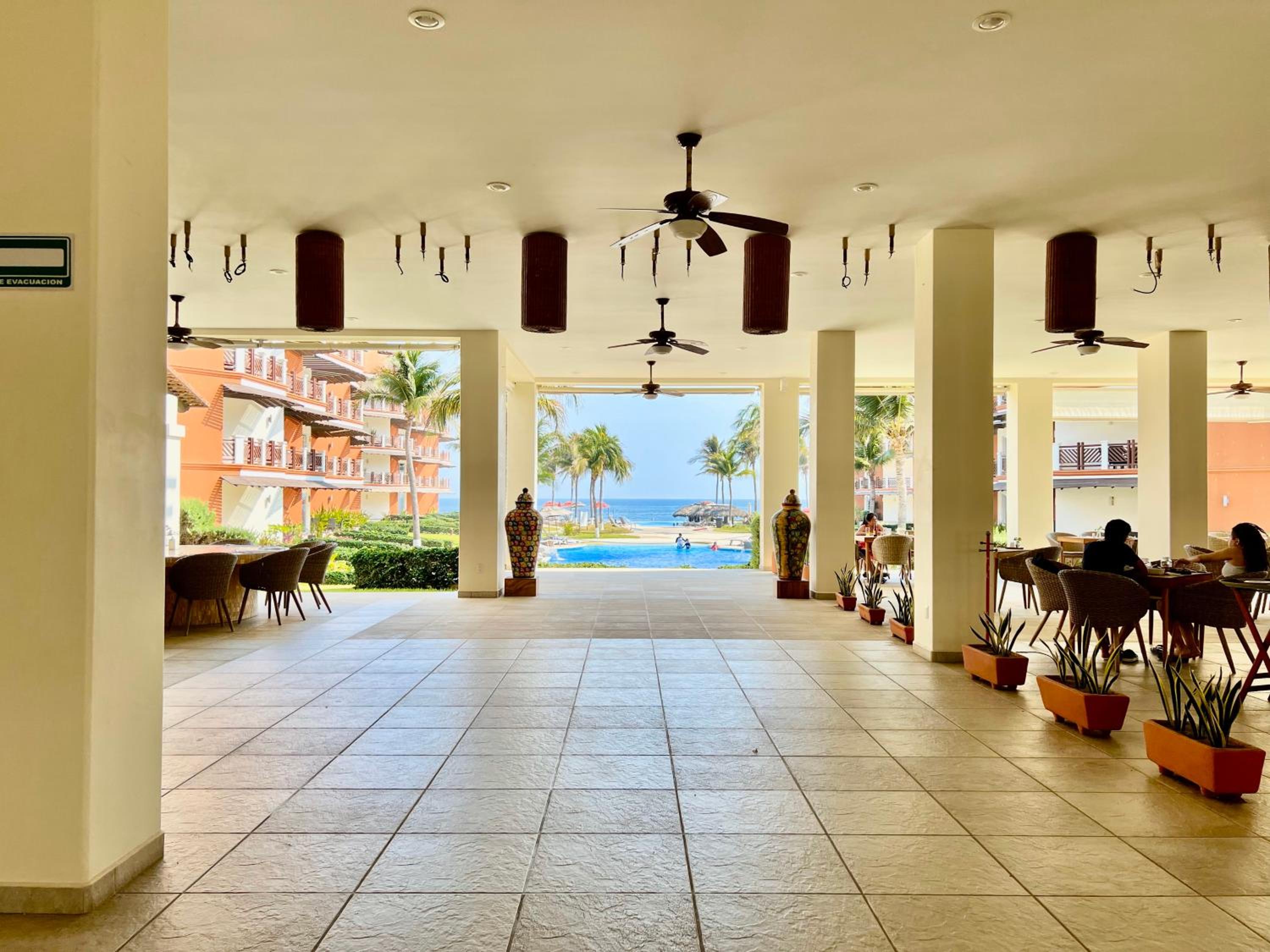 Beachfront in a peaceful Resort 8mi from Puerto Escondido