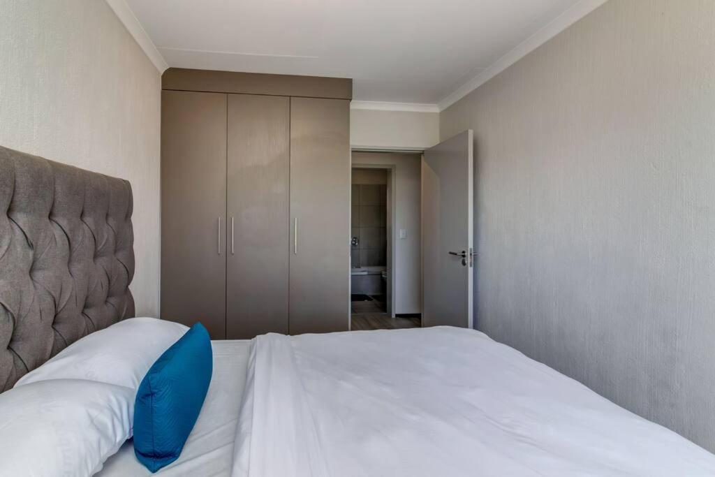 Modern Fourways 3-Bed Loft - Backup Power view 3