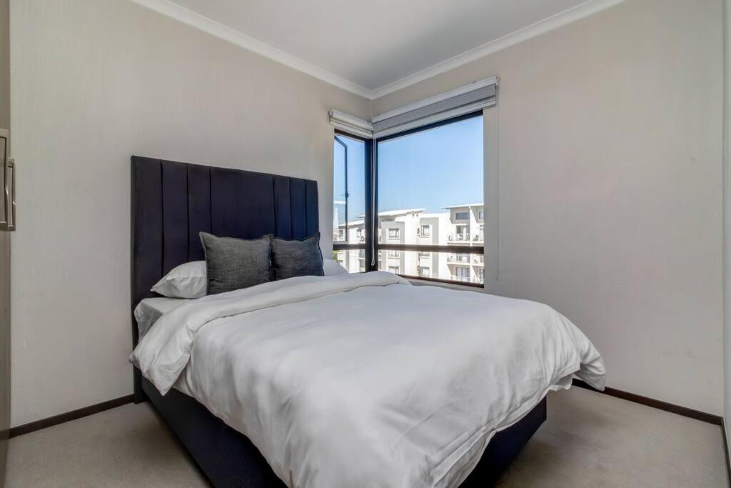 Modern Fourways 3-Bed Loft - Backup Power view 5