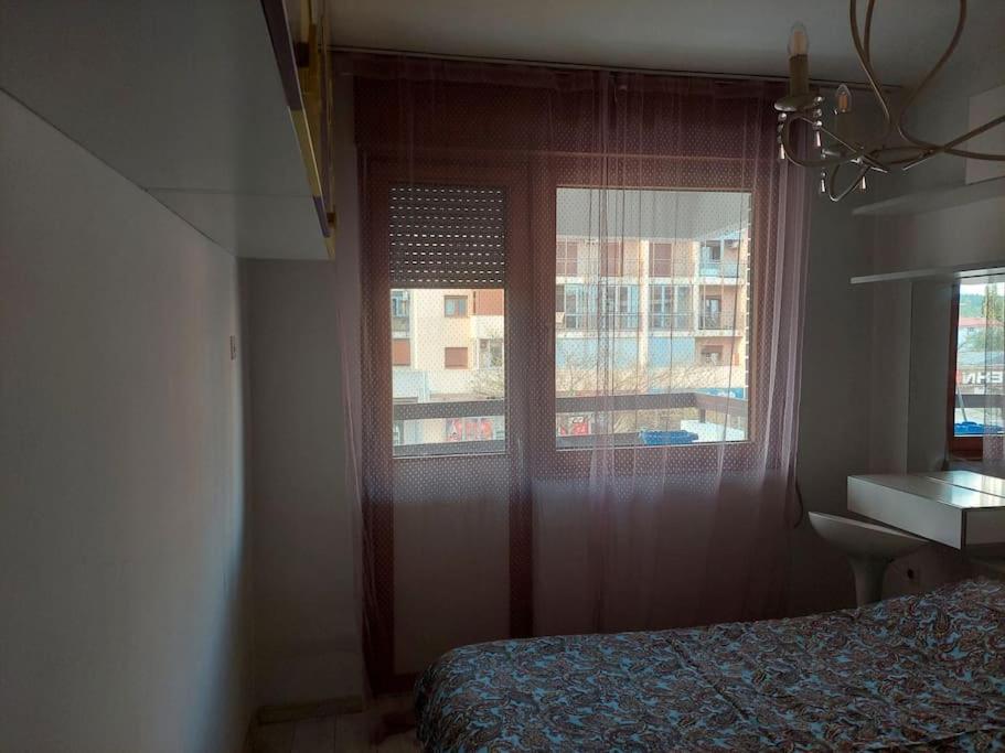 Modern 1-bedroom condo with free parking & fast WiFi