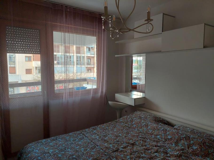 Modern 1-bedroom condo with free parking & fast WiFi