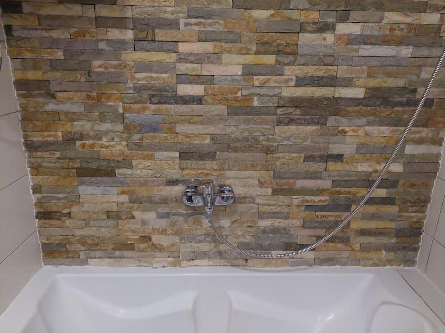 Modern 1-bedroom condo with free parking & fast WiFi