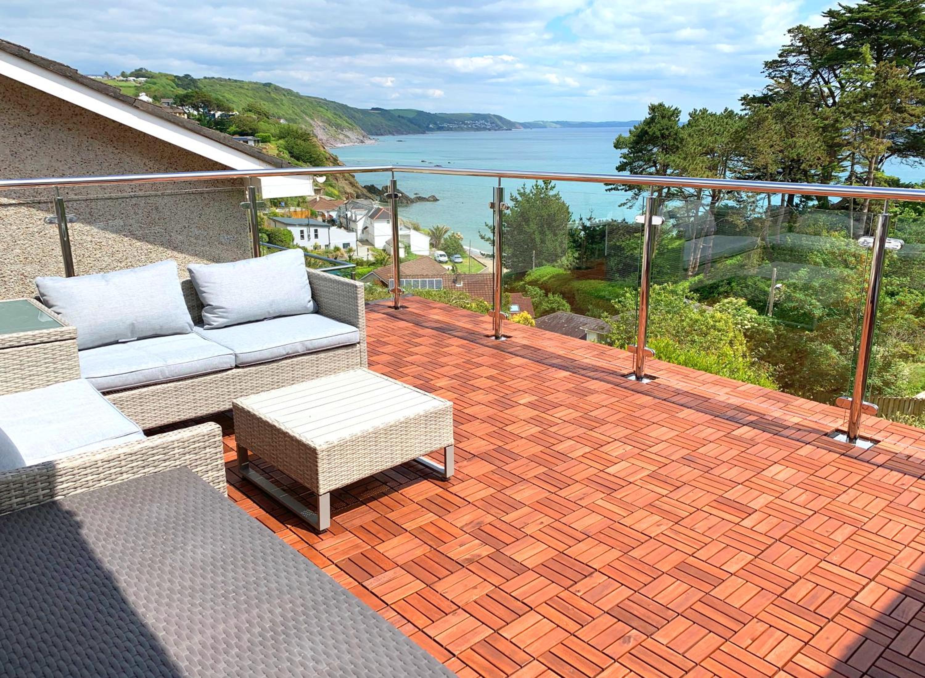 Dog Friendly Beachside Cottage with Panoramic Sea Views near Looe view 2