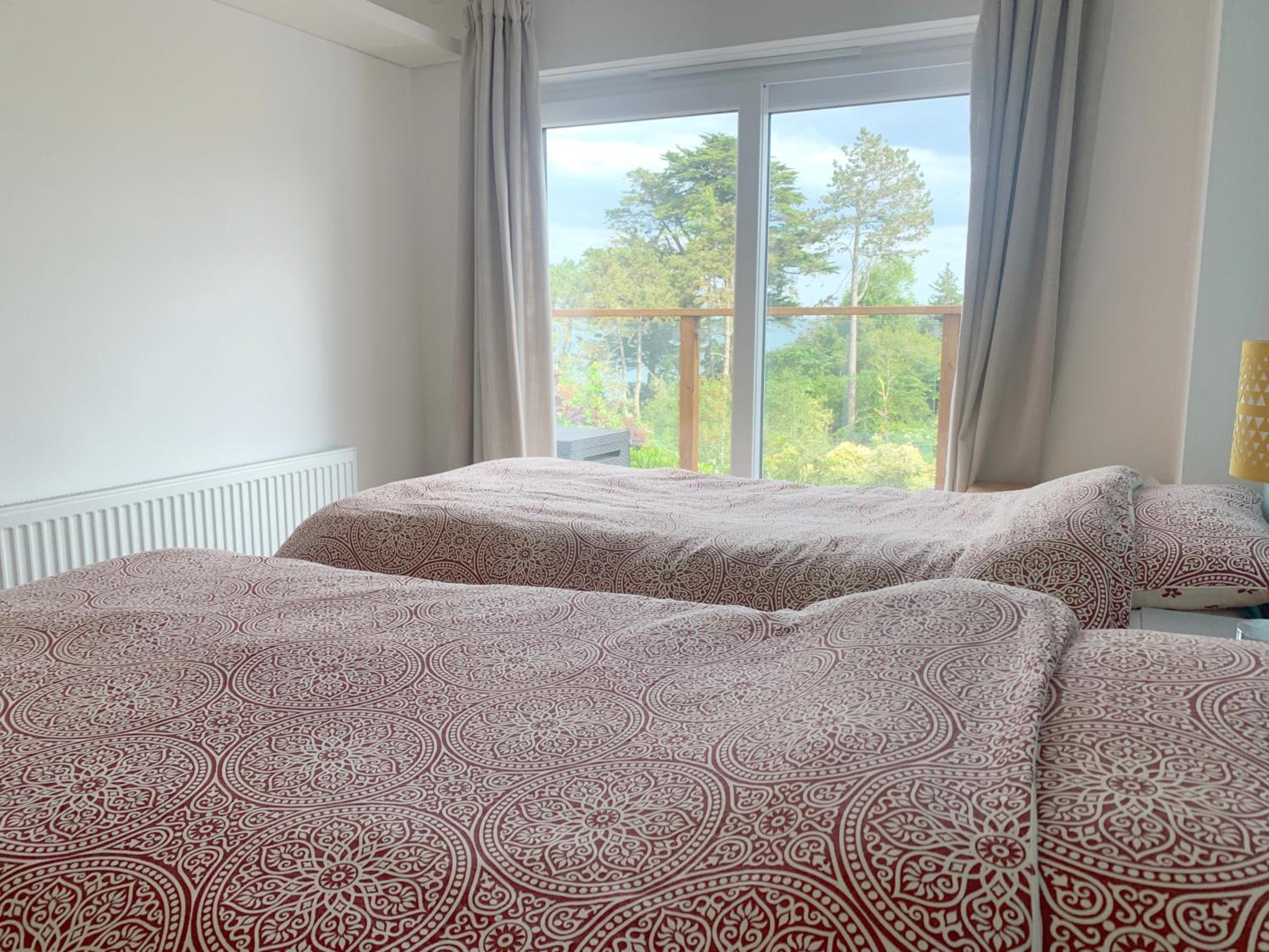 Dog Friendly Beachside Cottage with Panoramic Sea Views near Looe view 5