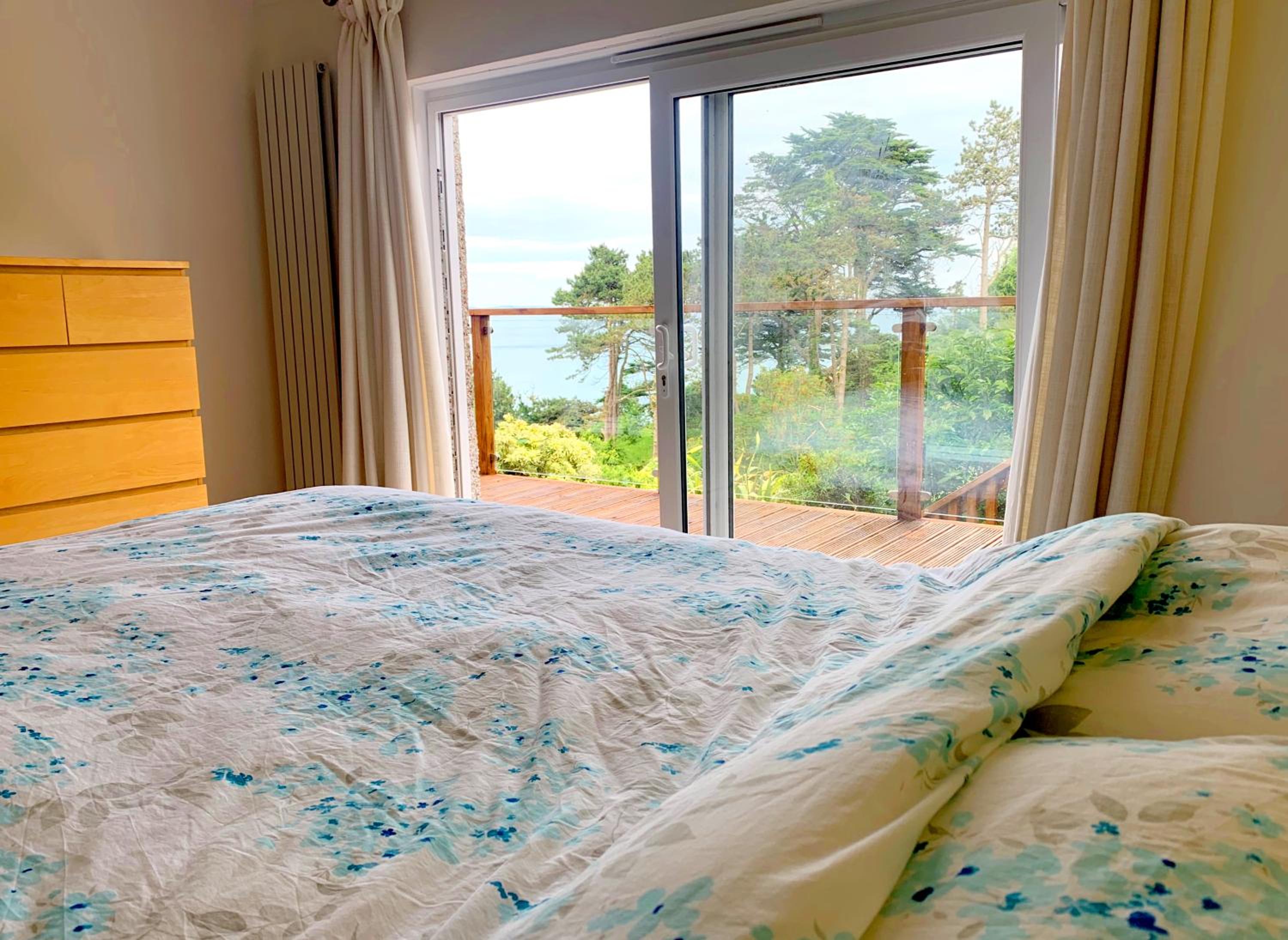 Dog Friendly Beachside Cottage with Panoramic Sea Views near Looe view 4