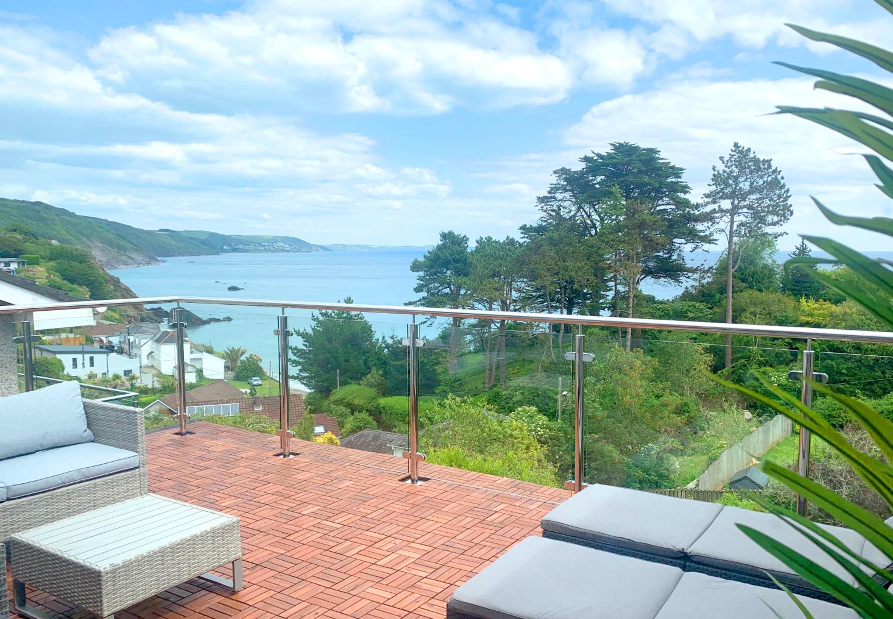 Dog Friendly Beachside Cottage with Panoramic Sea Views near Looe view 3
