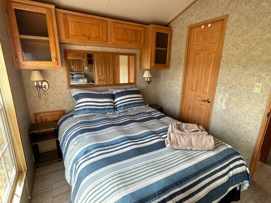 2 Bedroom Private Waterfront Getaway