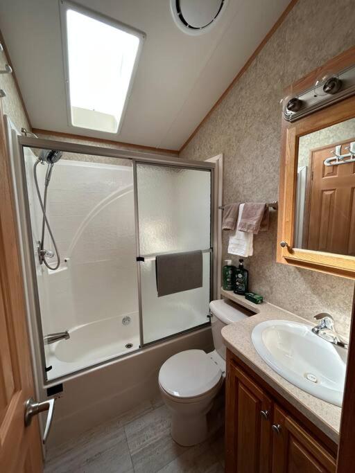 2 Bedroom Private Waterfront Getaway