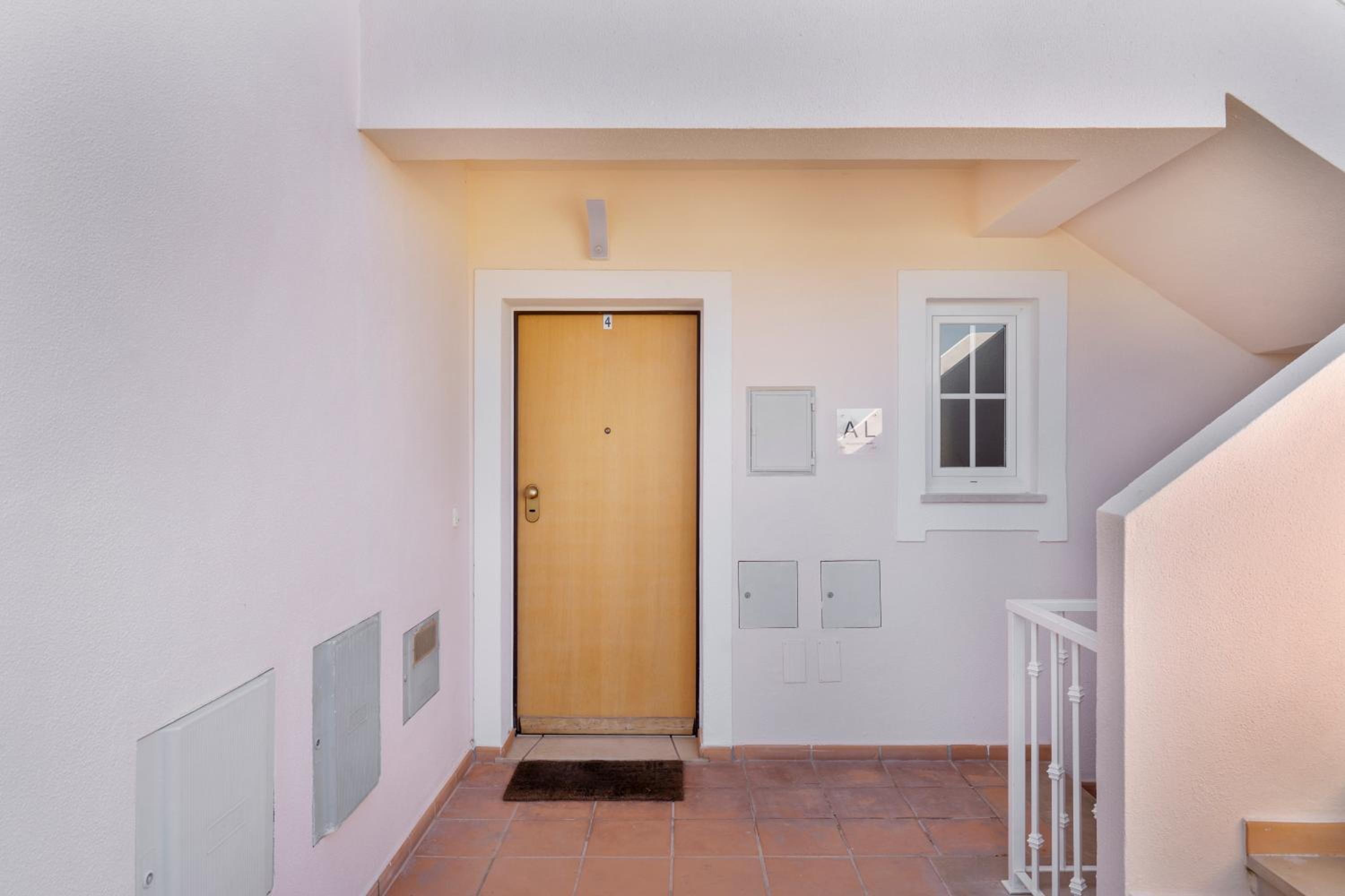 Ground Floor Apartment with Pool view 4