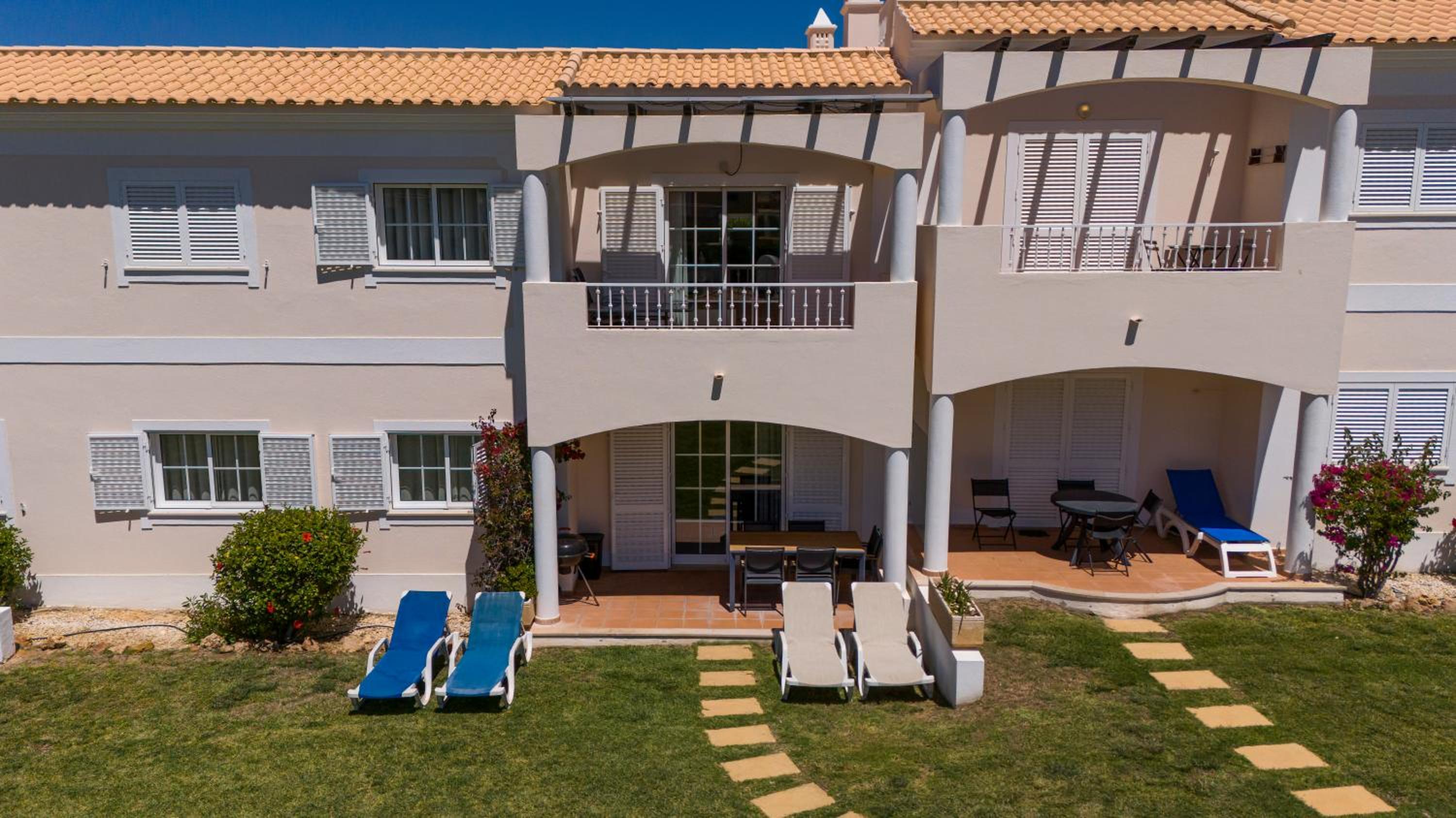 Ground Floor Apartment with Pool view 3