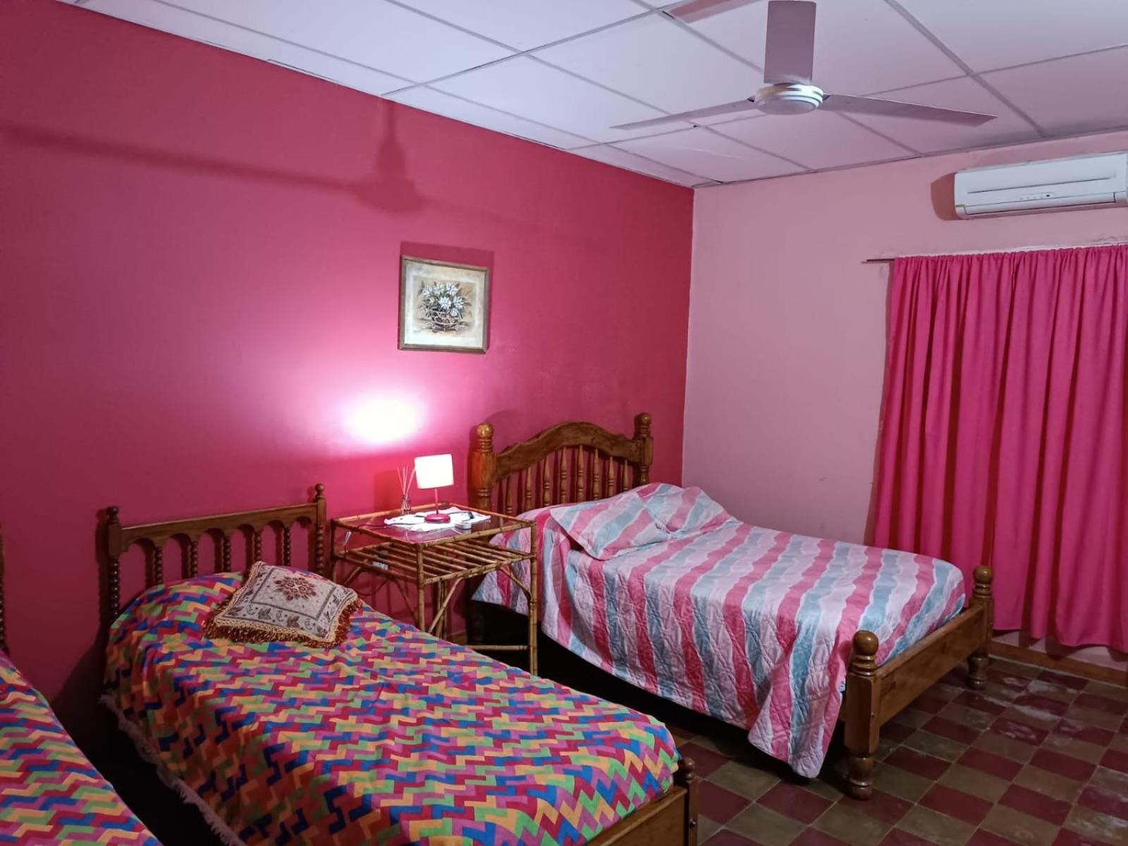 Casa Rivadavia Petalos Rojos