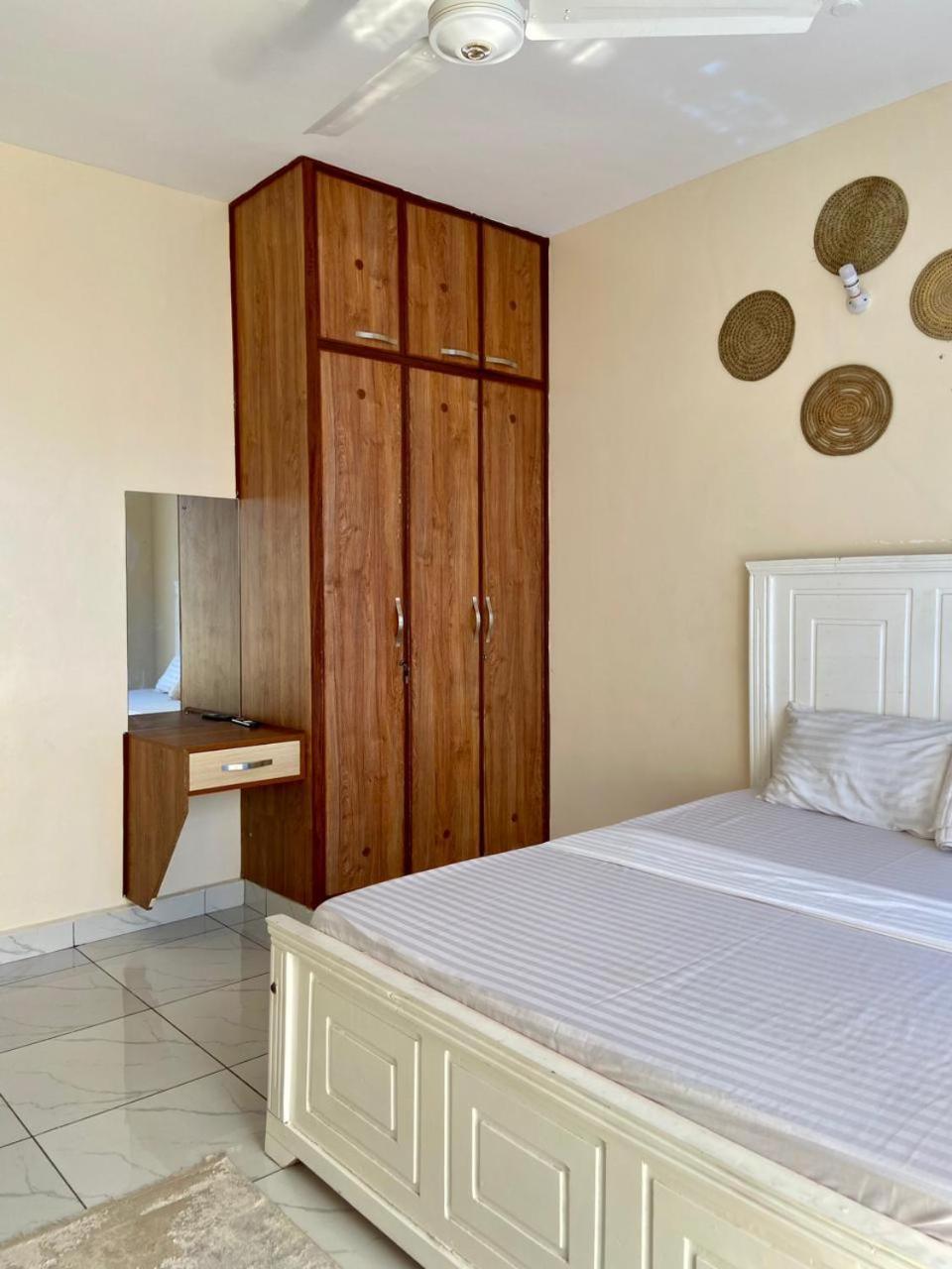 Graceful Listing