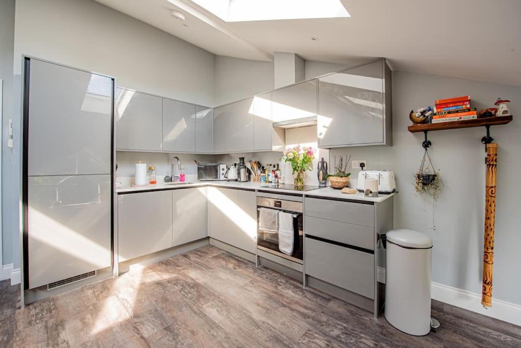 Peaceful 2-Bed Flat in London