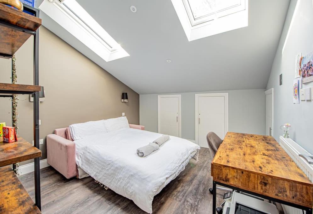 Peaceful 2-Bed Flat in London