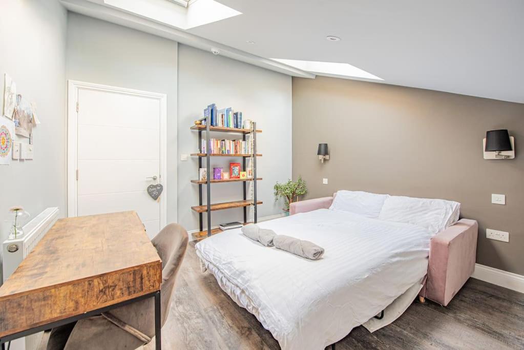 Peaceful 2-Bed Flat in London
