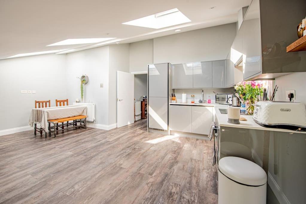 Peaceful 2-Bed Flat in London