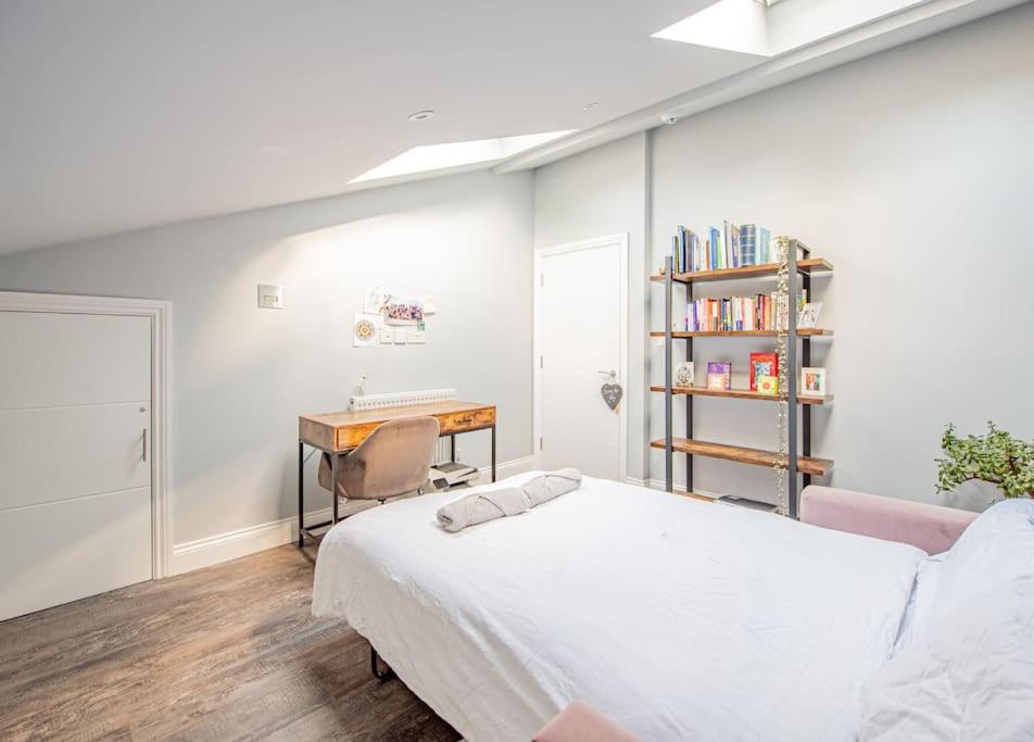 Peaceful 2-Bed Flat in London
