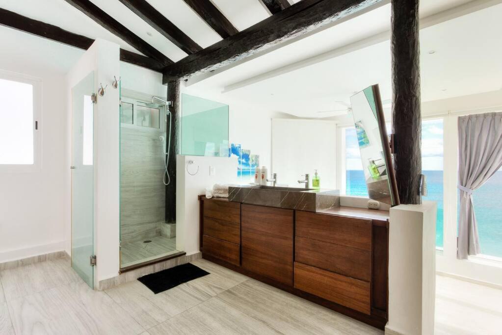 Penthouse a la orilla de la playa con alberca