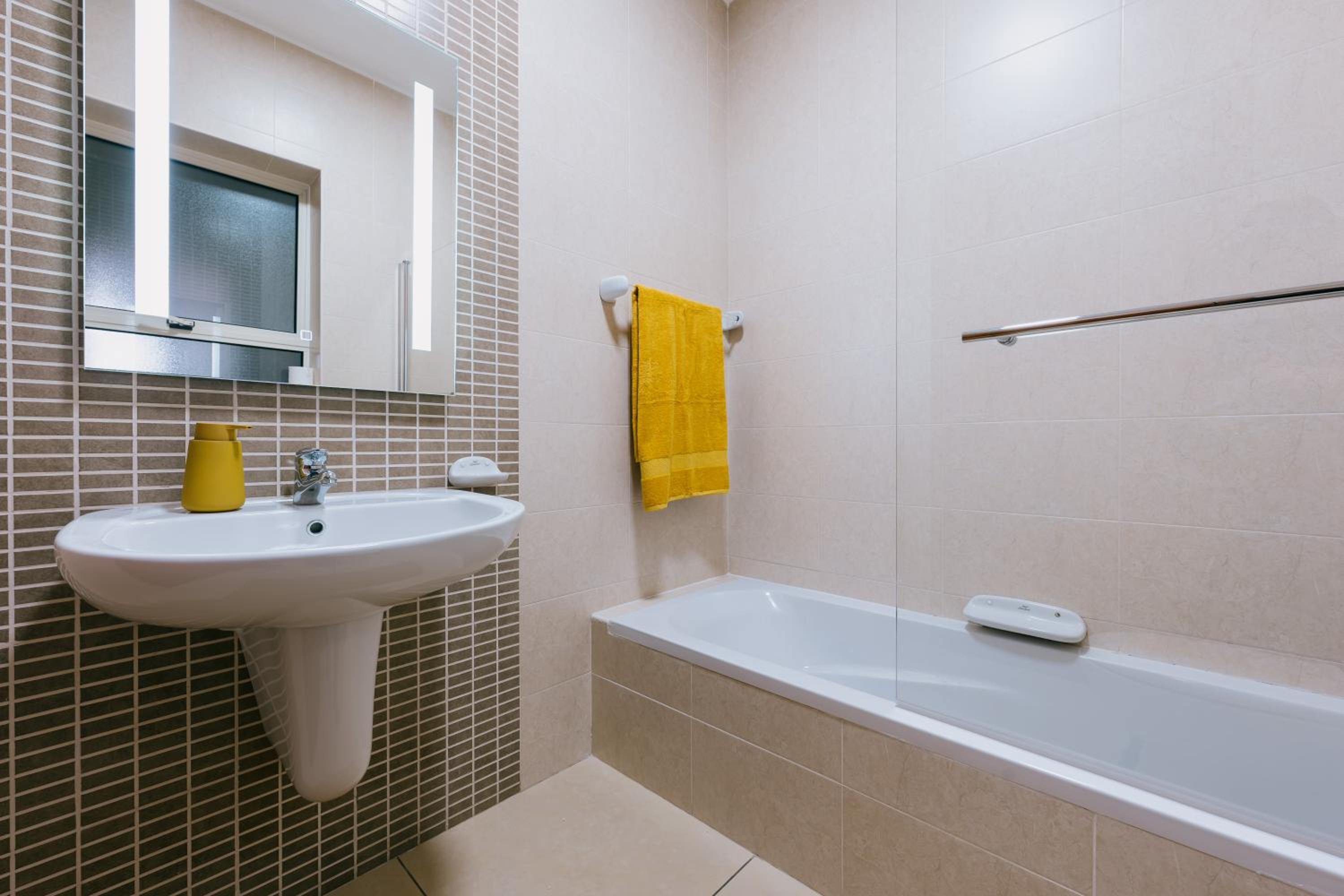 Spacious 2BR GARDEN Apt in Gated Complex Near Beach view 3