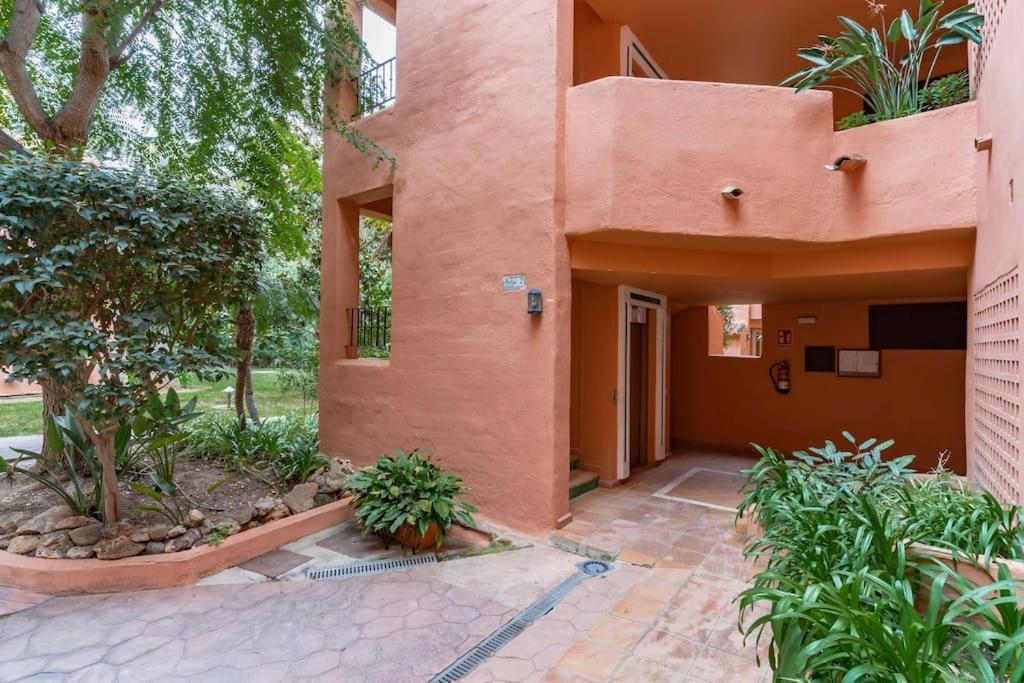 2 bedroom apartment Oasis Marbella-Oceanwiev