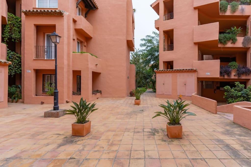 2 bedroom apartment Oasis Marbella-Oceanwiev