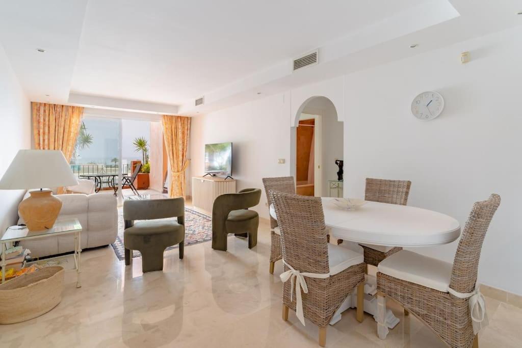 2 bedroom apartment Oasis Marbella-Oceanwiev