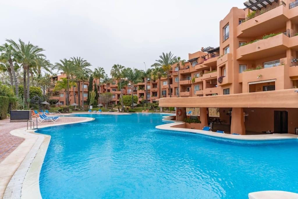 2 bedroom apartment Oasis Marbella-Oceanwiev