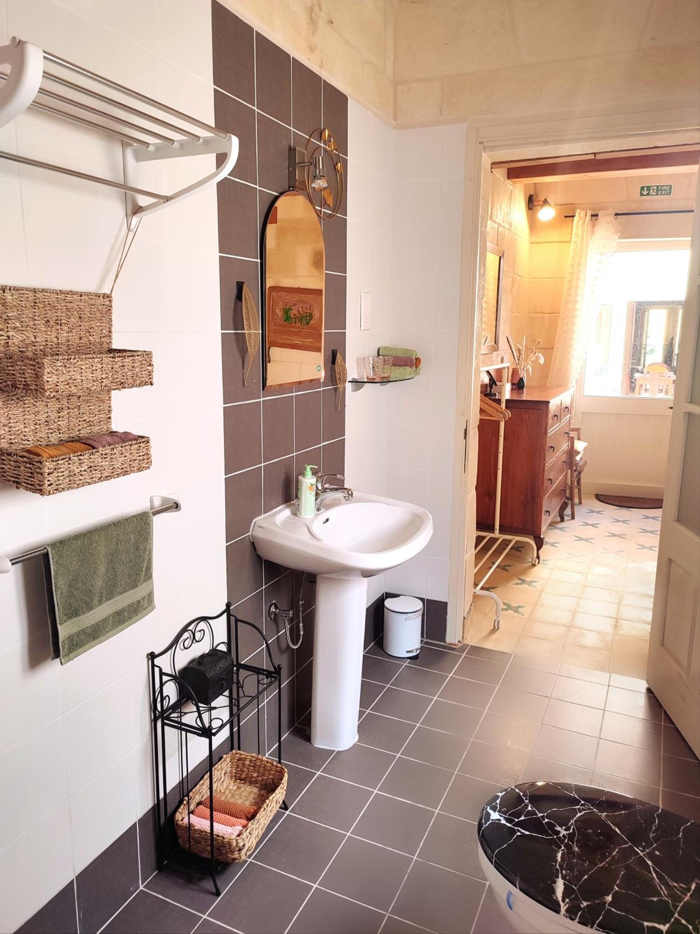 OnTheRocks - Holiday Home in Victoria, Gozo