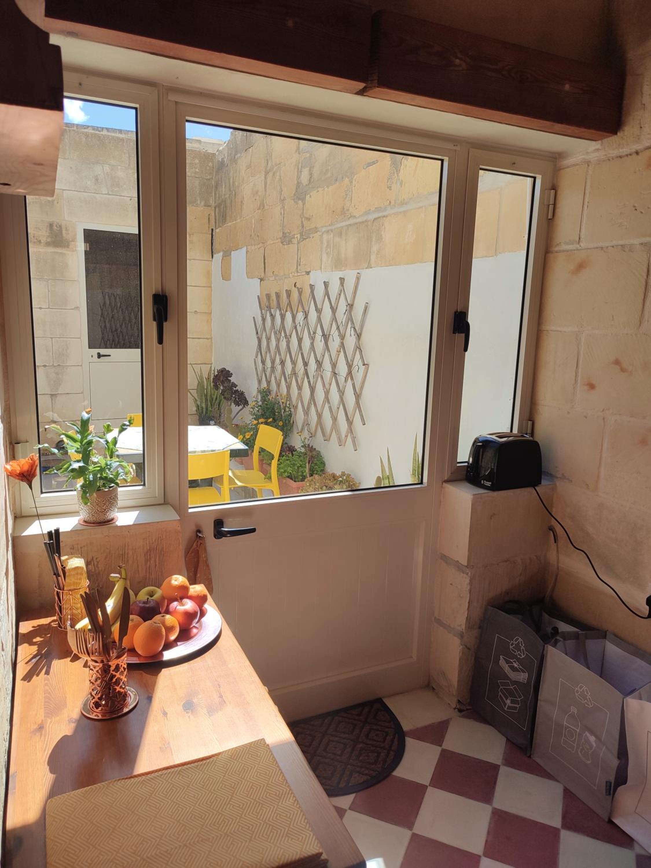 OnTheRocks - Holiday Home in Victoria, Gozo