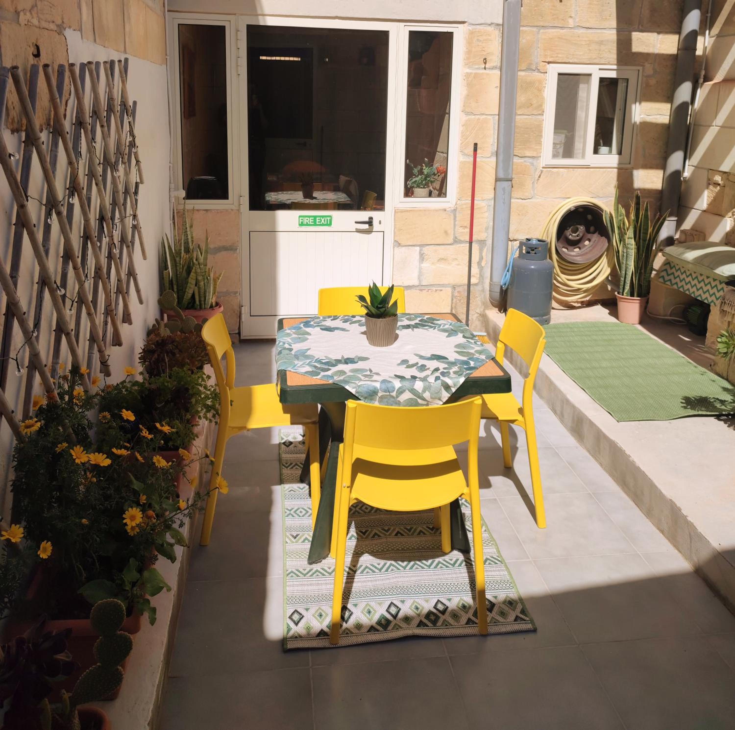 OnTheRocks - Holiday Home in Victoria, Gozo
