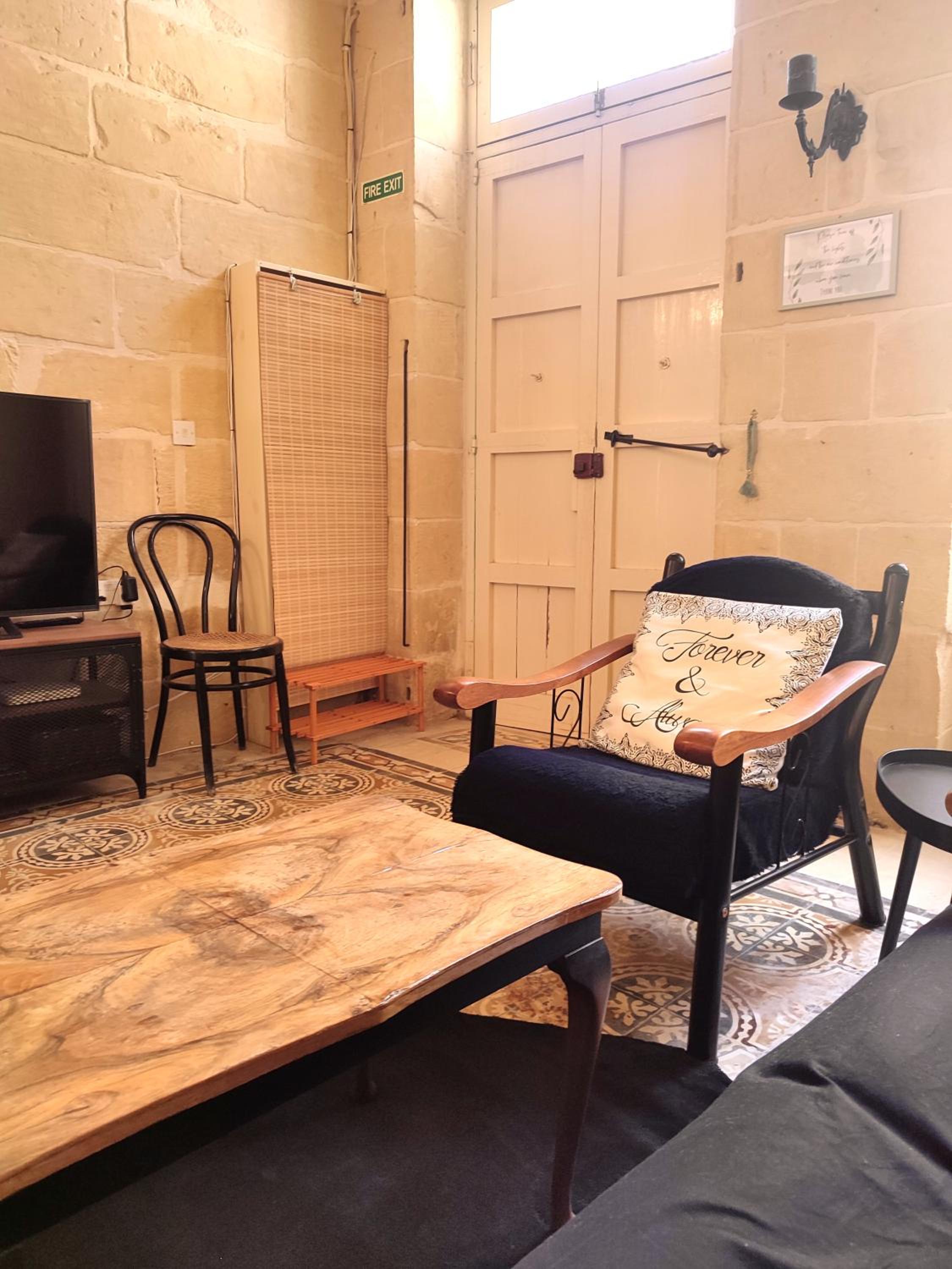 OnTheRocks - Holiday Home in Victoria, Gozo