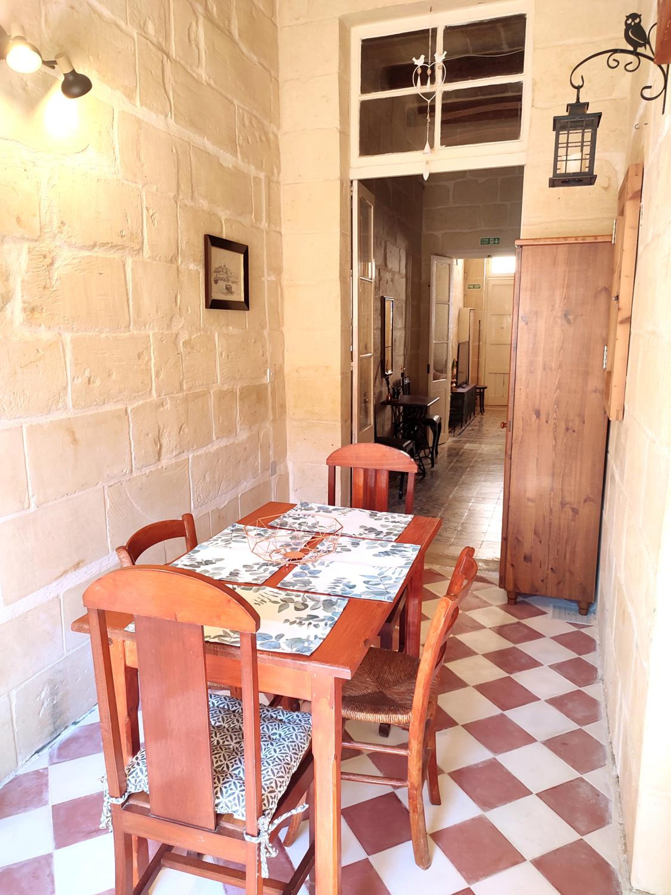 OnTheRocks - Holiday Home in Victoria, Gozo