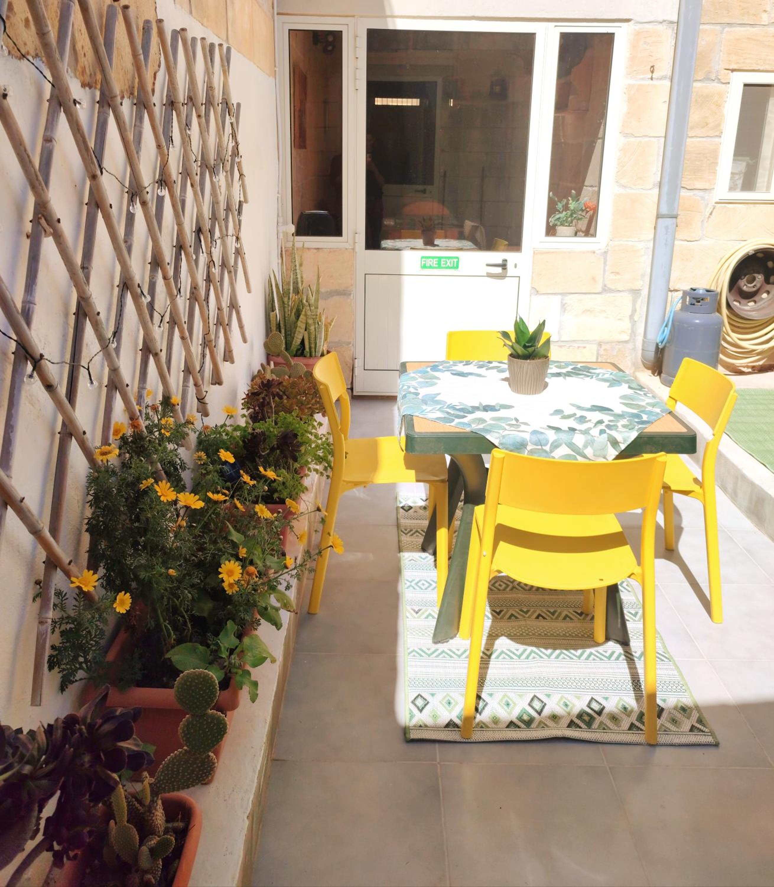 OnTheRocks - Holiday Home in Victoria, Gozo