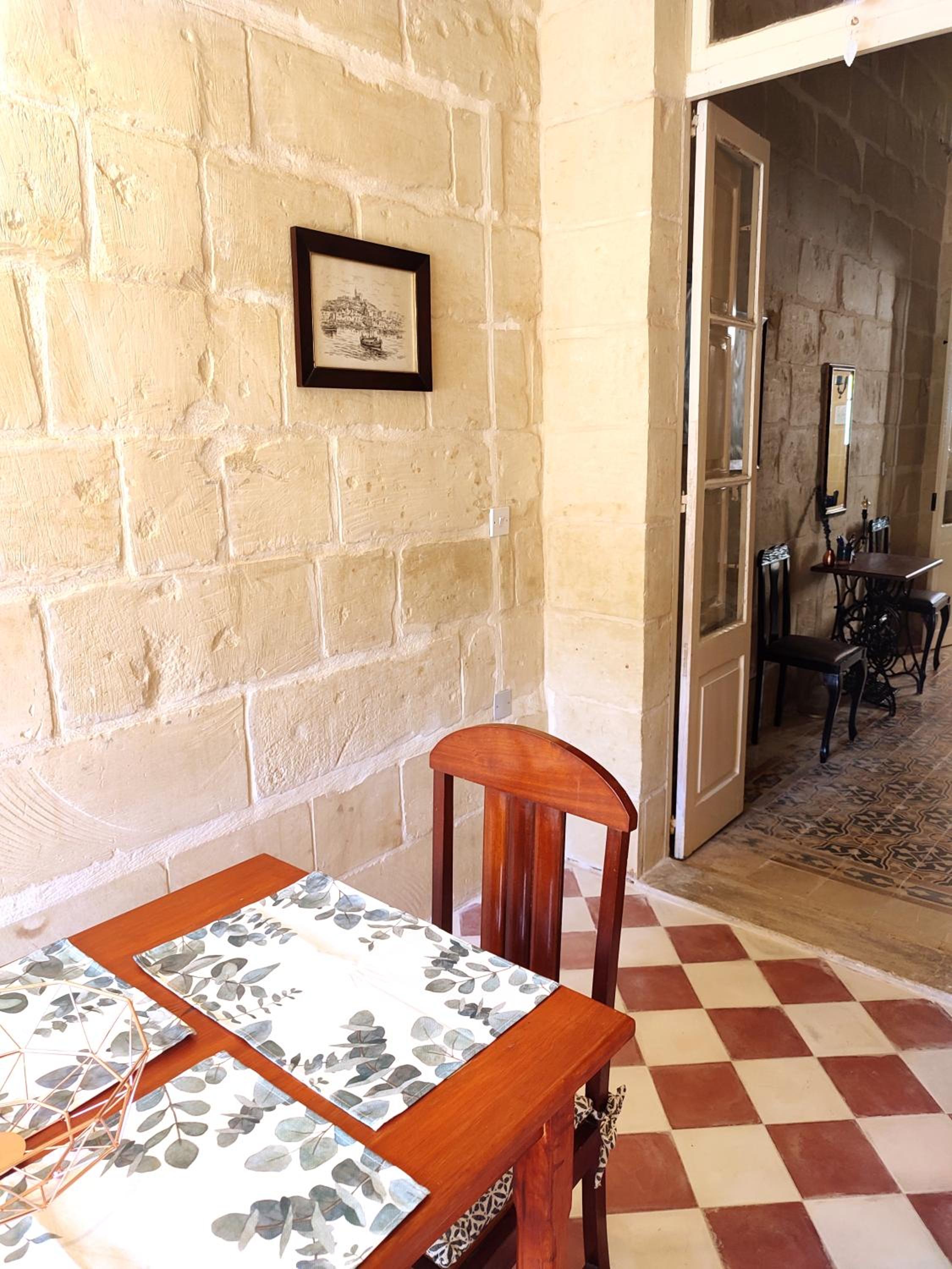 OnTheRocks - Holiday Home in Victoria, Gozo