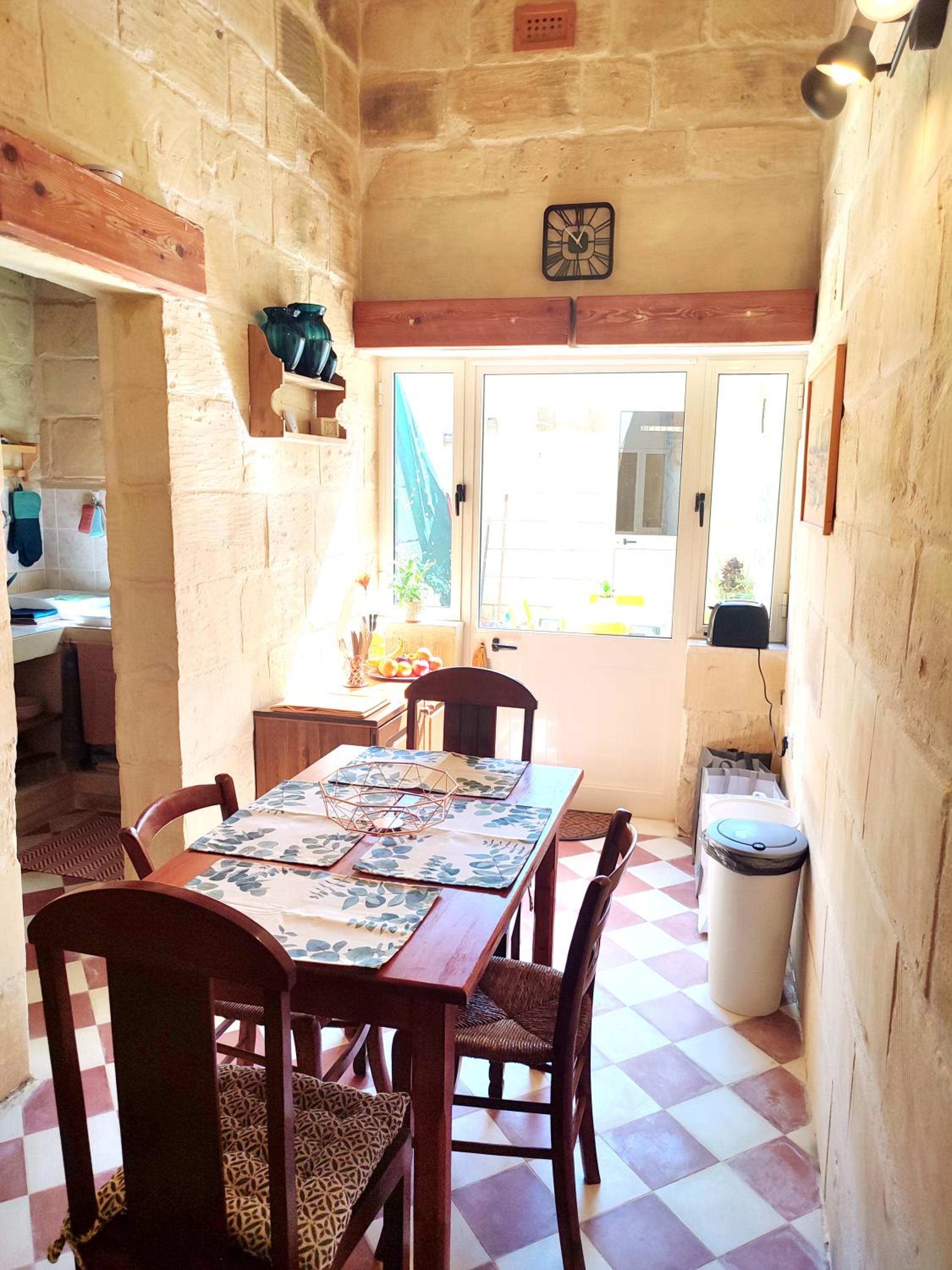 OnTheRocks - Holiday Home in Victoria, Gozo