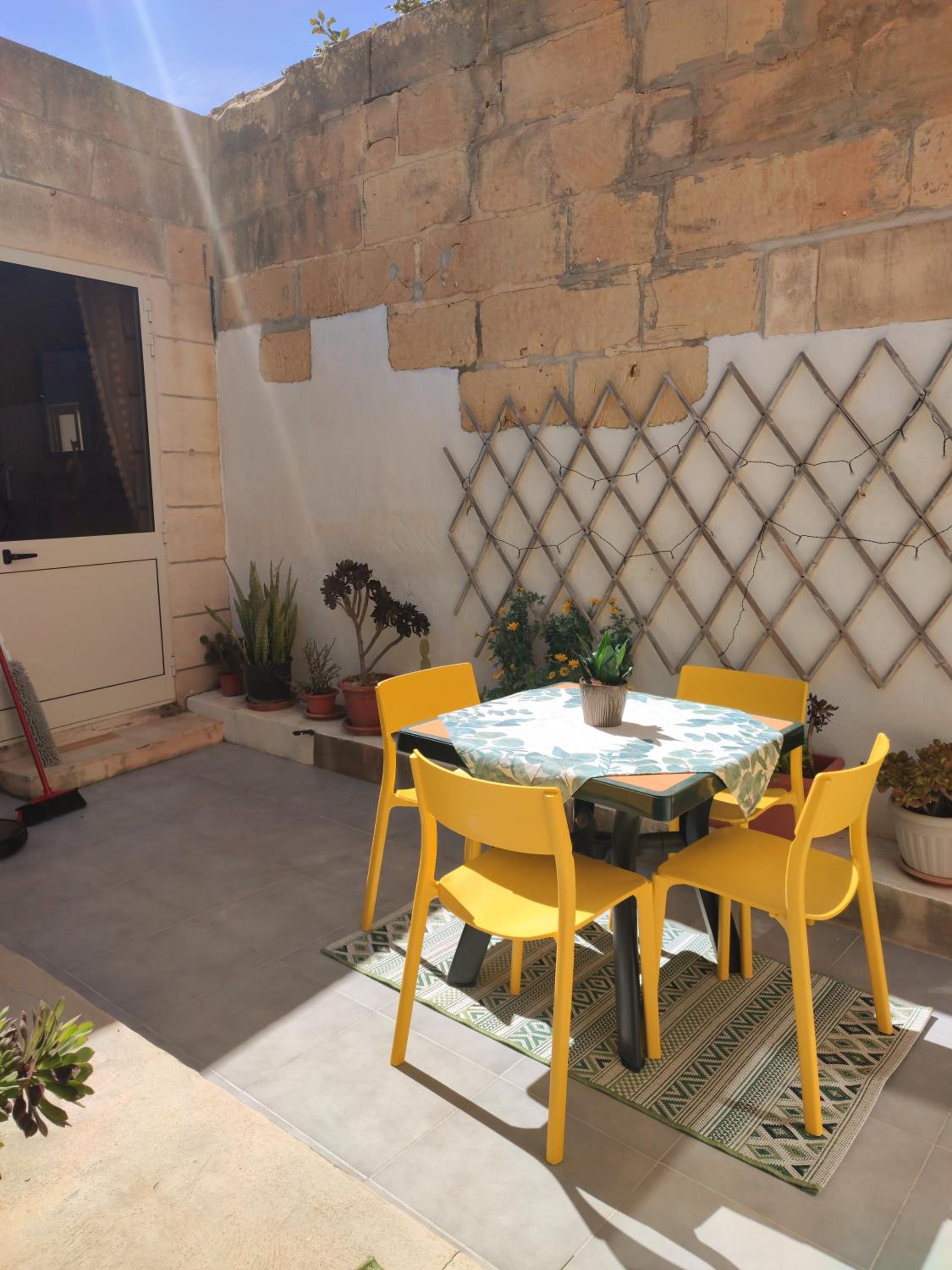OnTheRocks - Holiday Home in Victoria, Gozo
