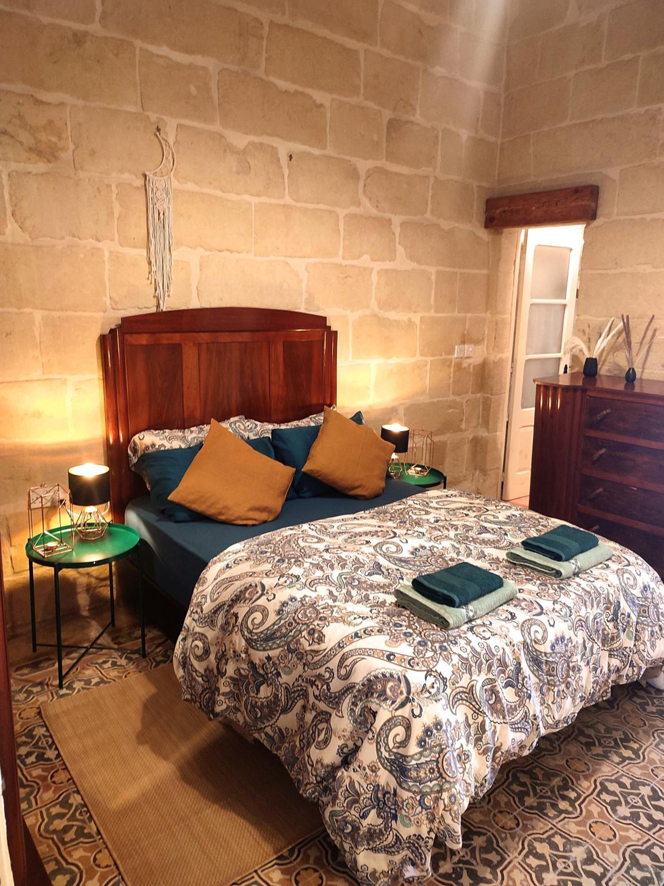 OnTheRocks - Holiday Home in Victoria, Gozo