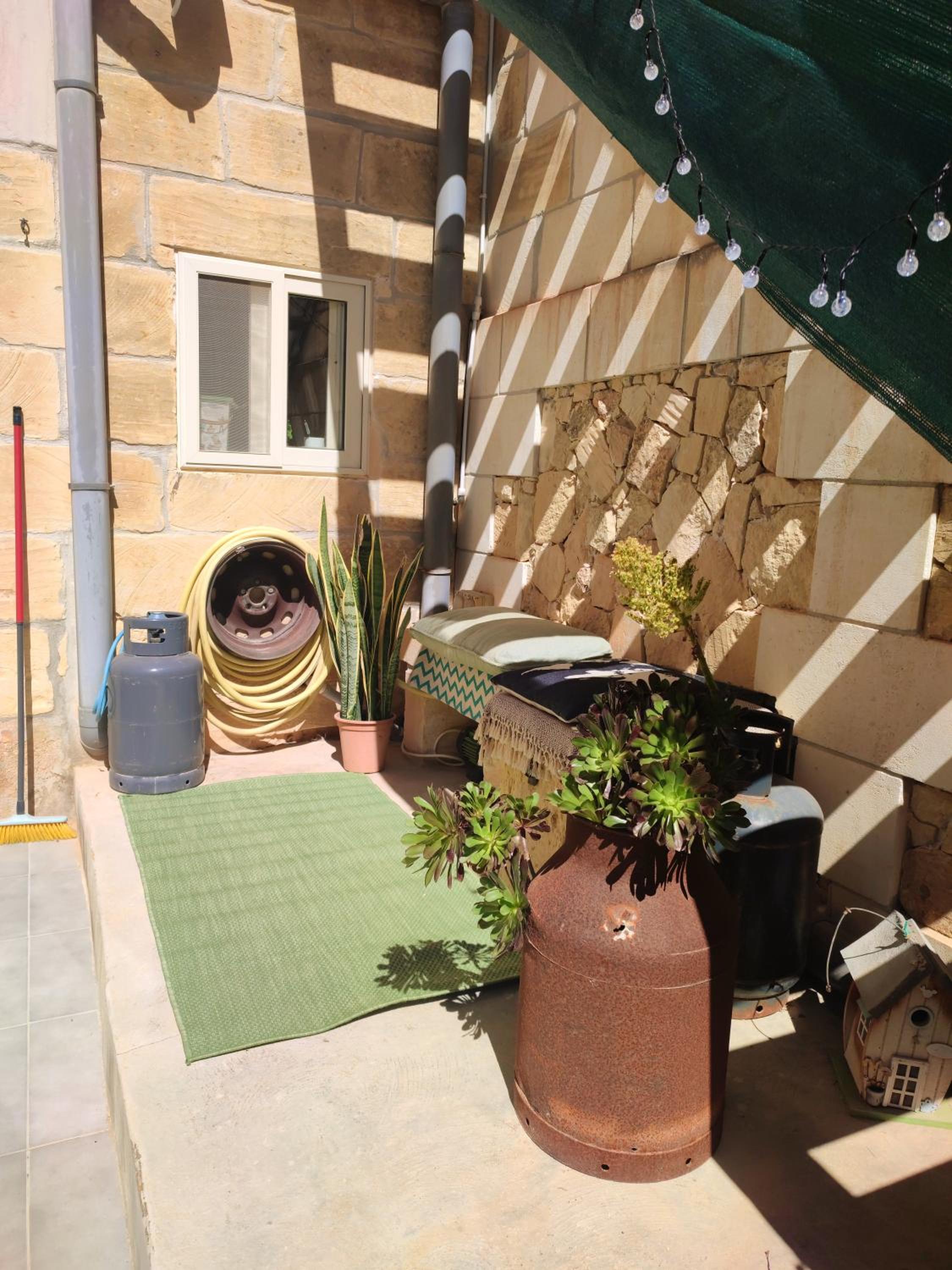OnTheRocks - Holiday Home in Victoria, Gozo
