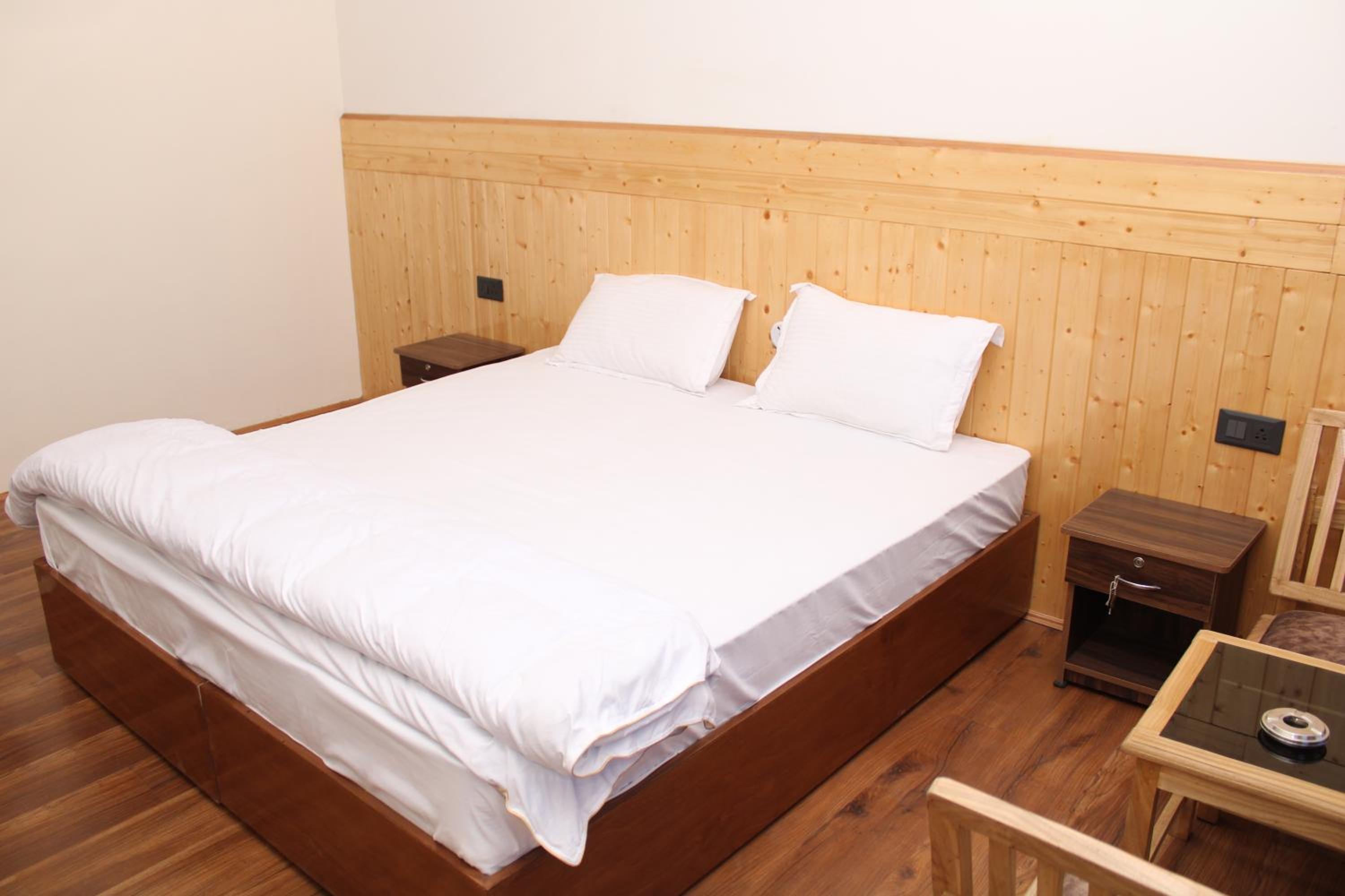 Leh crown inn