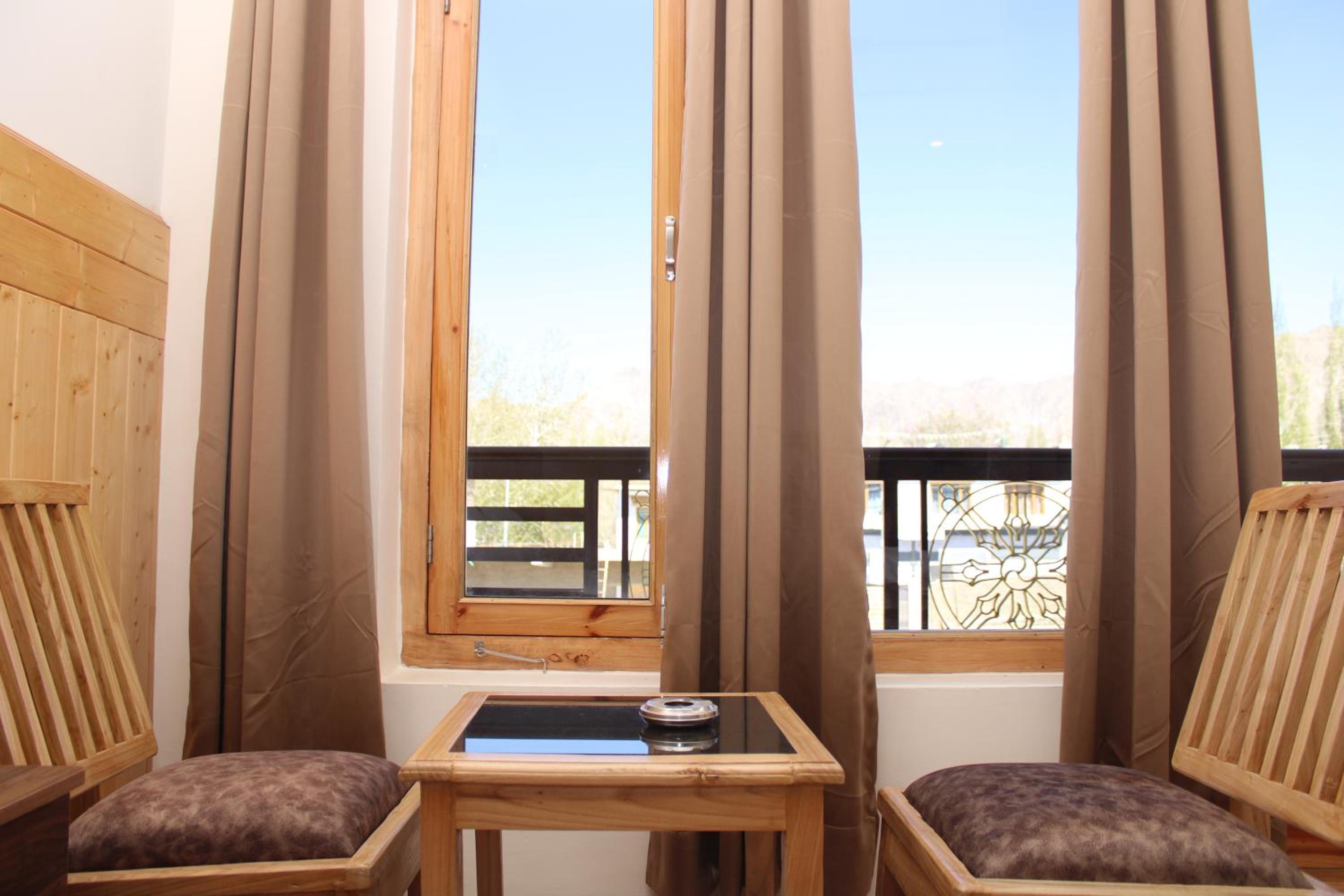 Leh crown inn