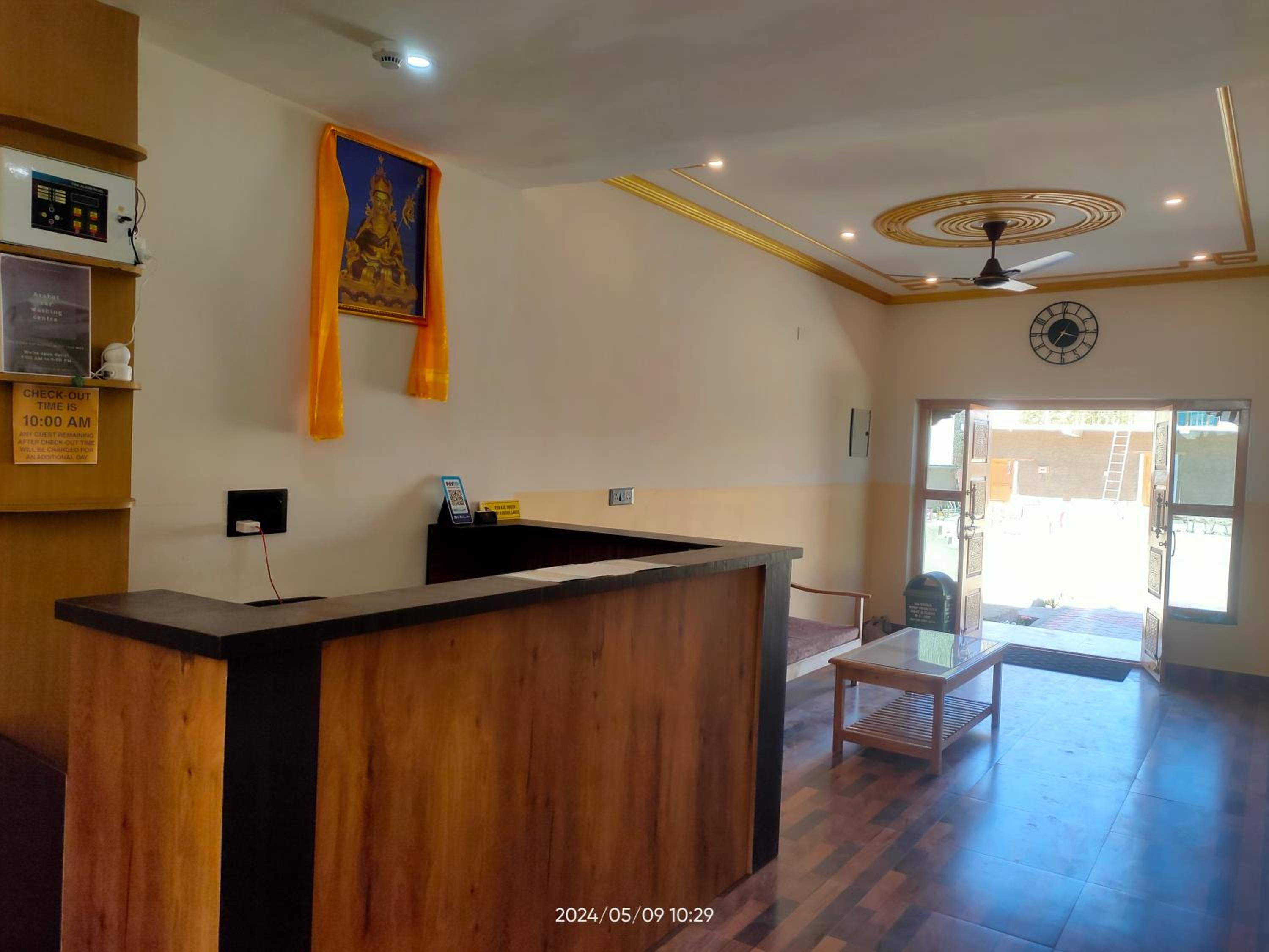 Leh crown inn