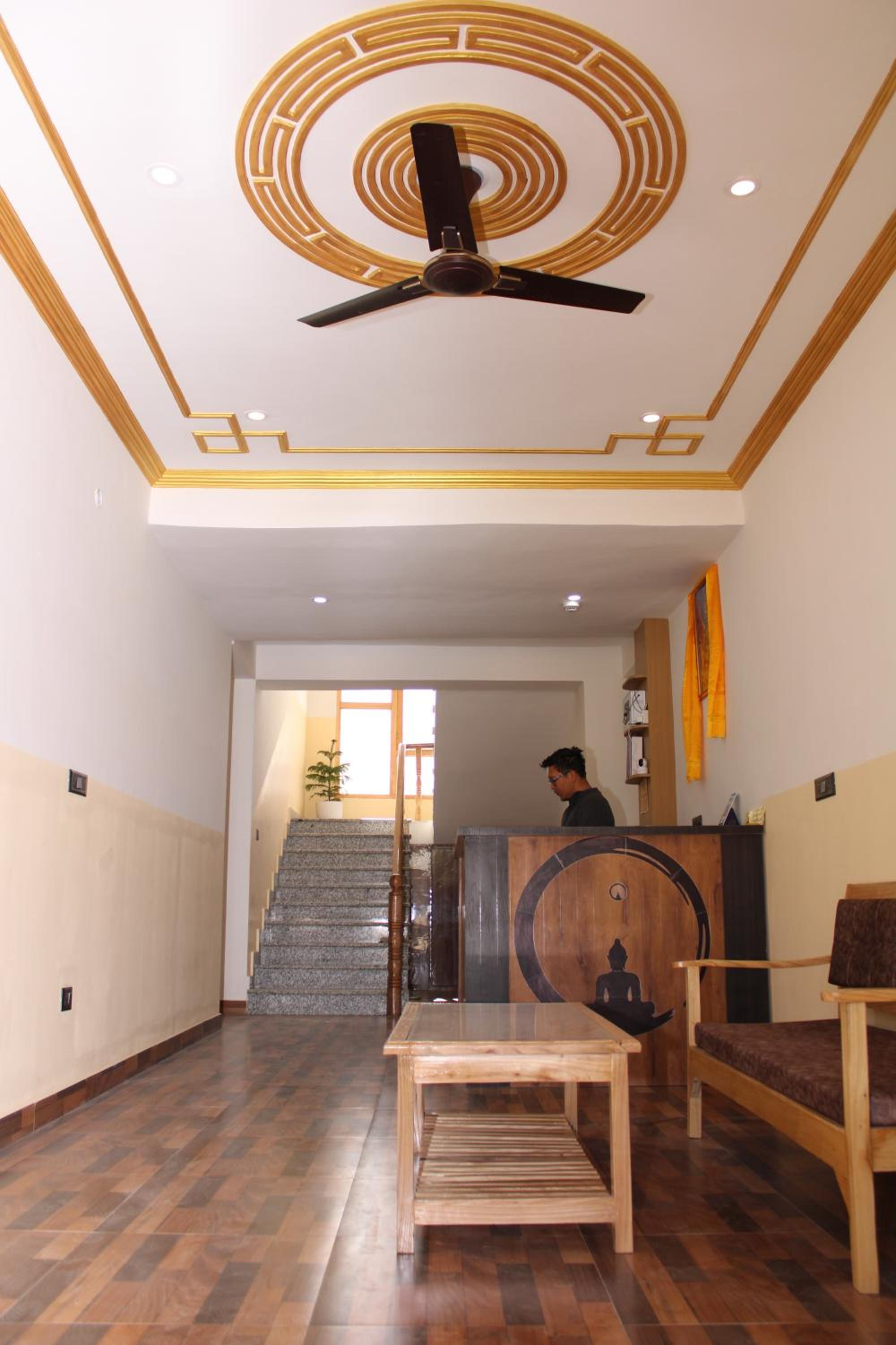 Leh crown inn