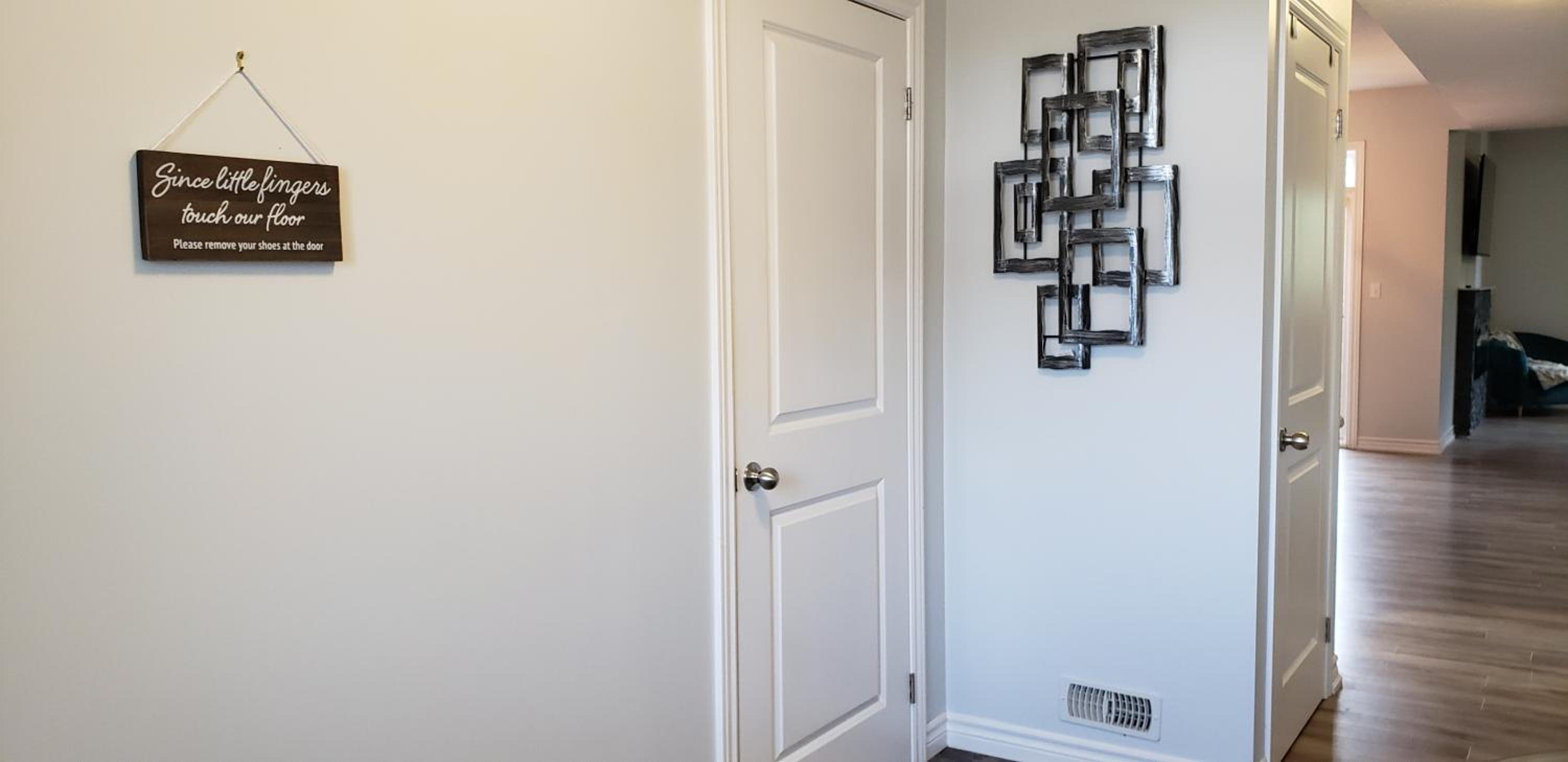 Kitchener Vacations - Stylish 3 Bdrm house- king bed, Netflix, parking - Property Image 5