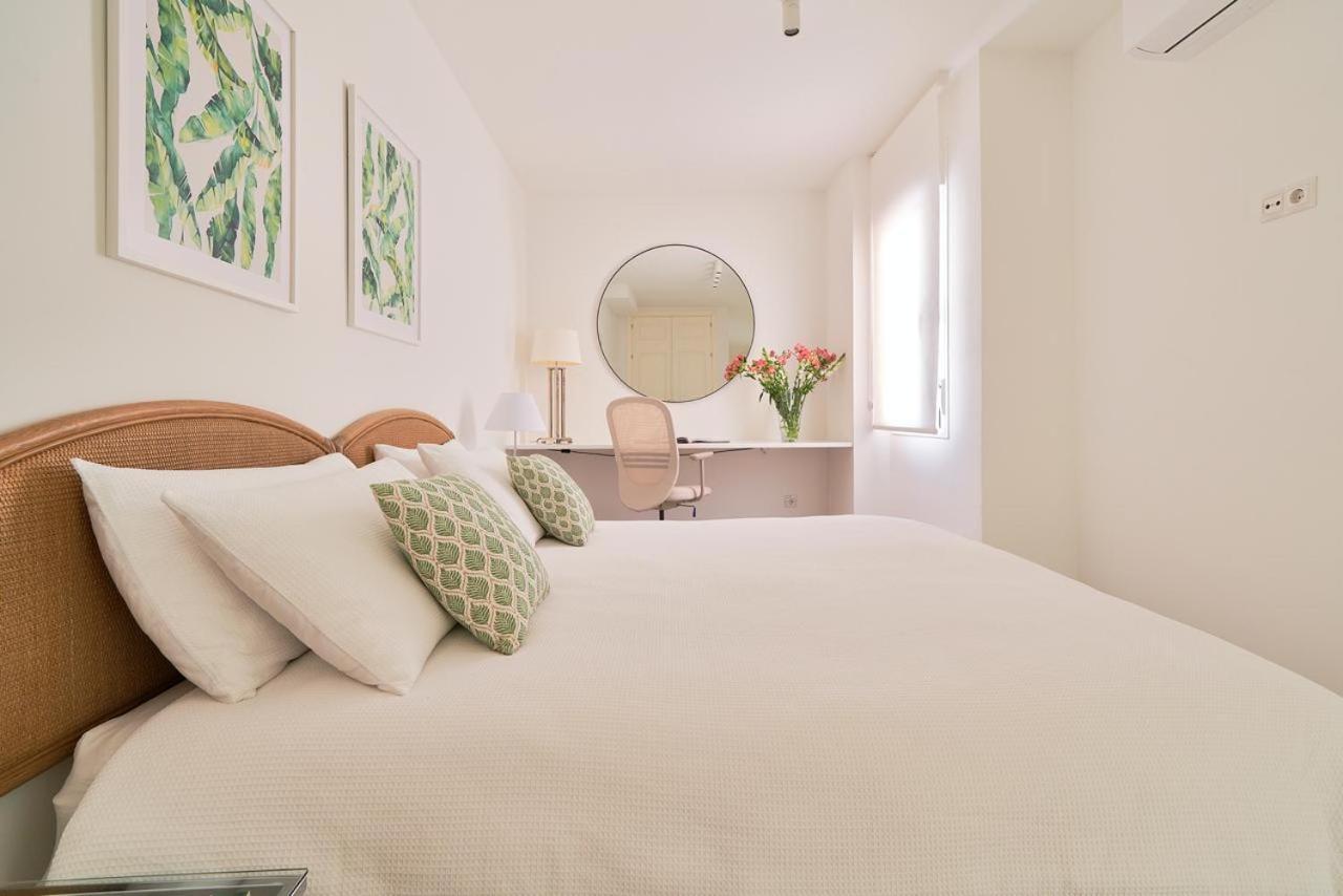 Modern City Centre Apartment w/ Terrace & Fast WIFI photo 2