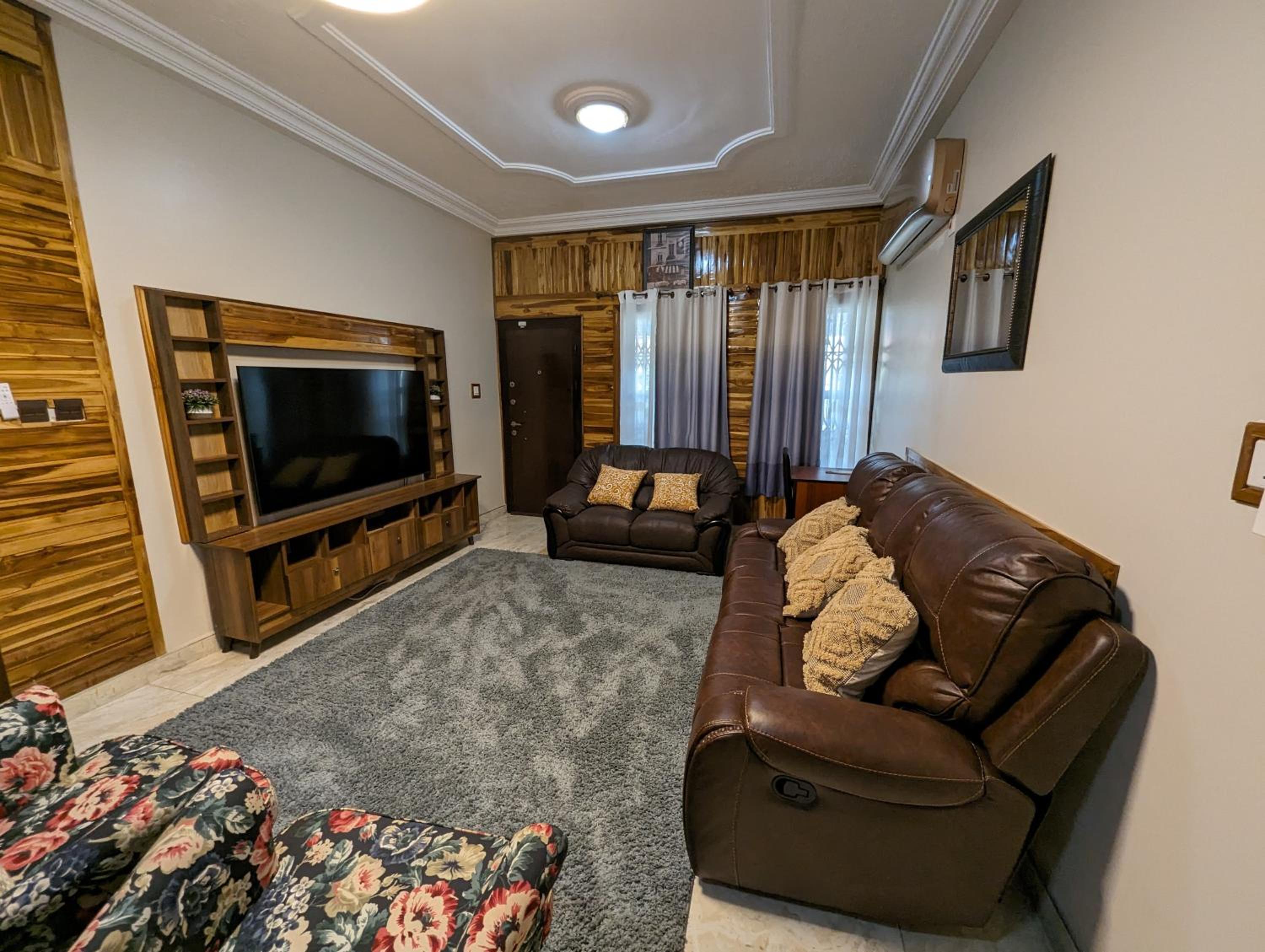 JezHos - Dina Fully Furnished Apartment