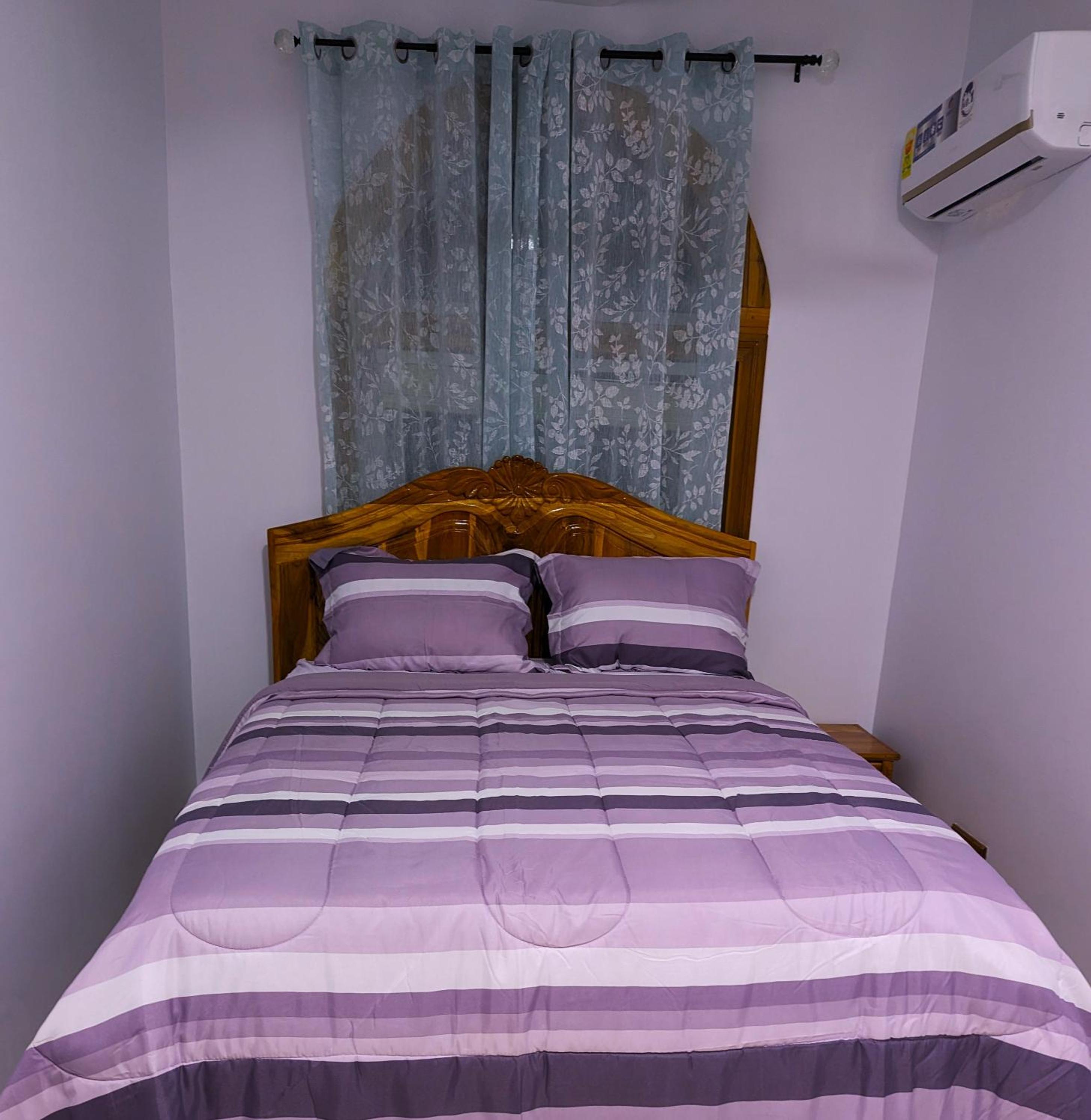 JezHos - Dina Fully Furnished Apartment